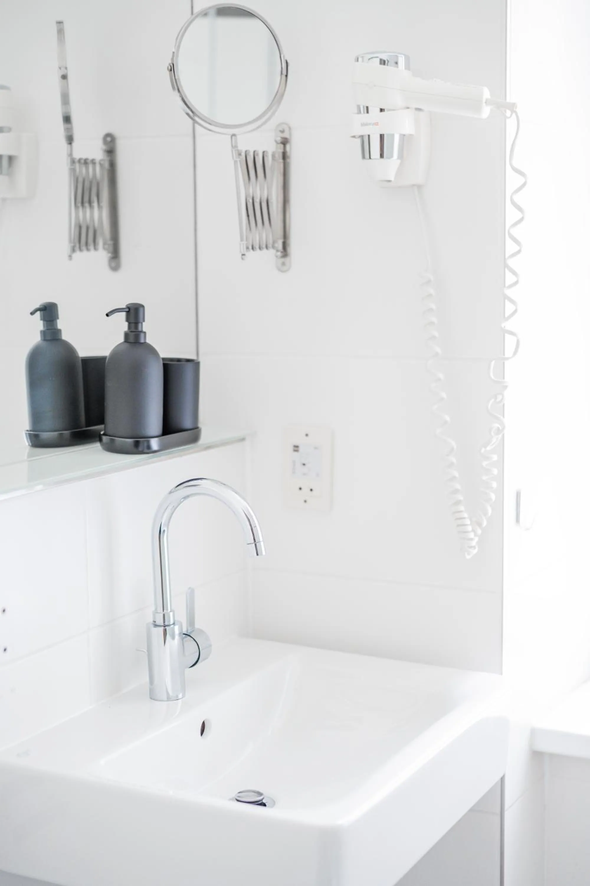 Self-Check-In Hotel Adlon