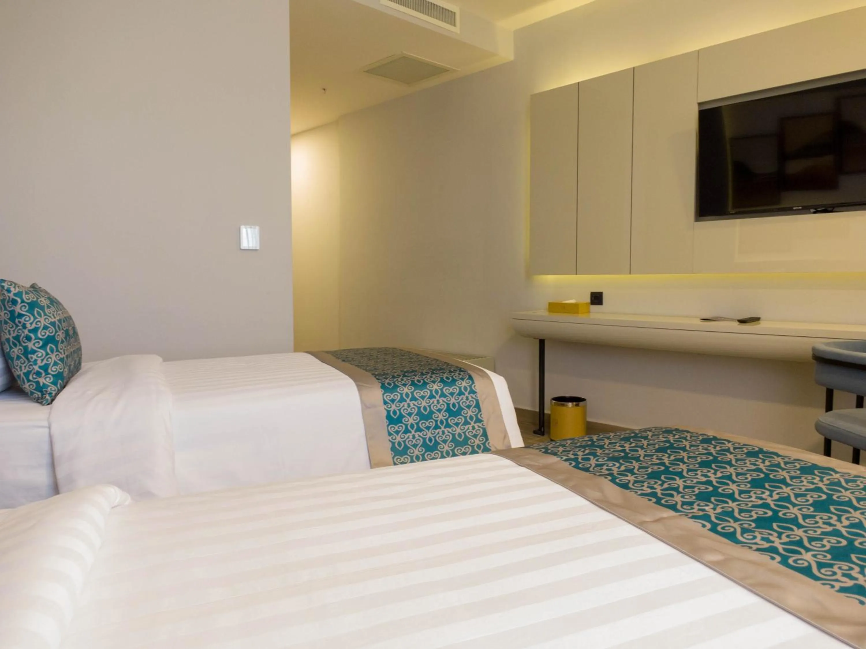 Bedroom, Bed in FASQ Hotel