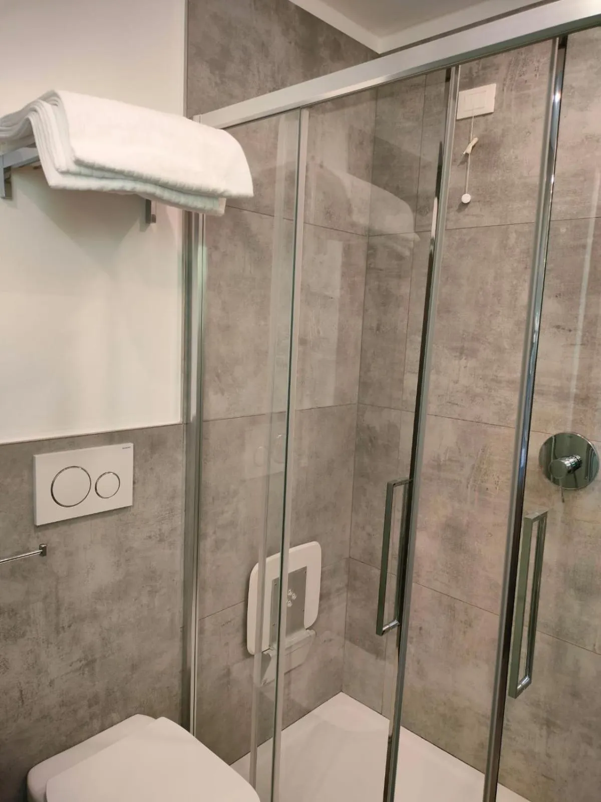 Shower in Hotel Eros Residence