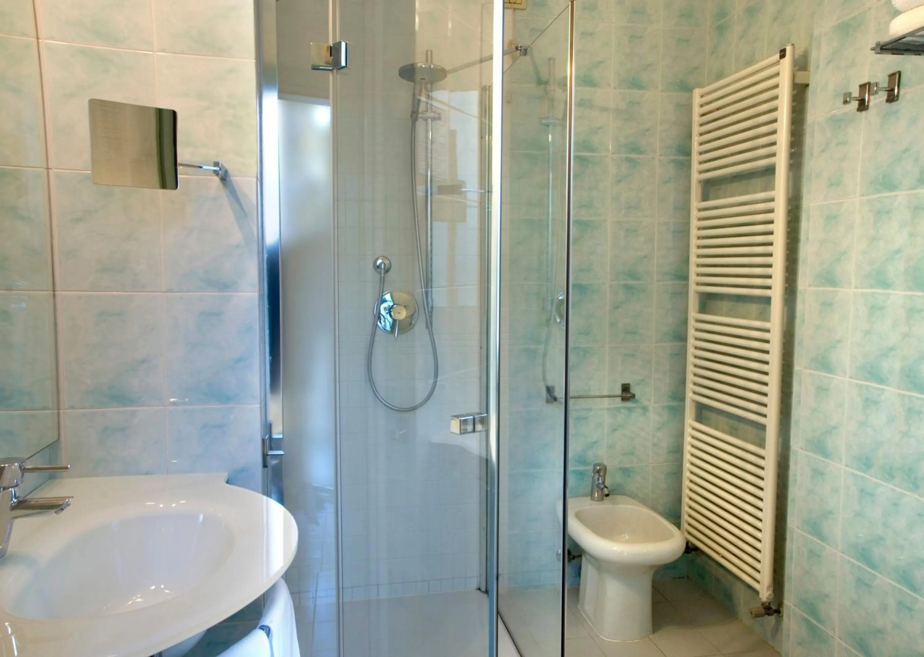 Shower in Hotel Eros Residence