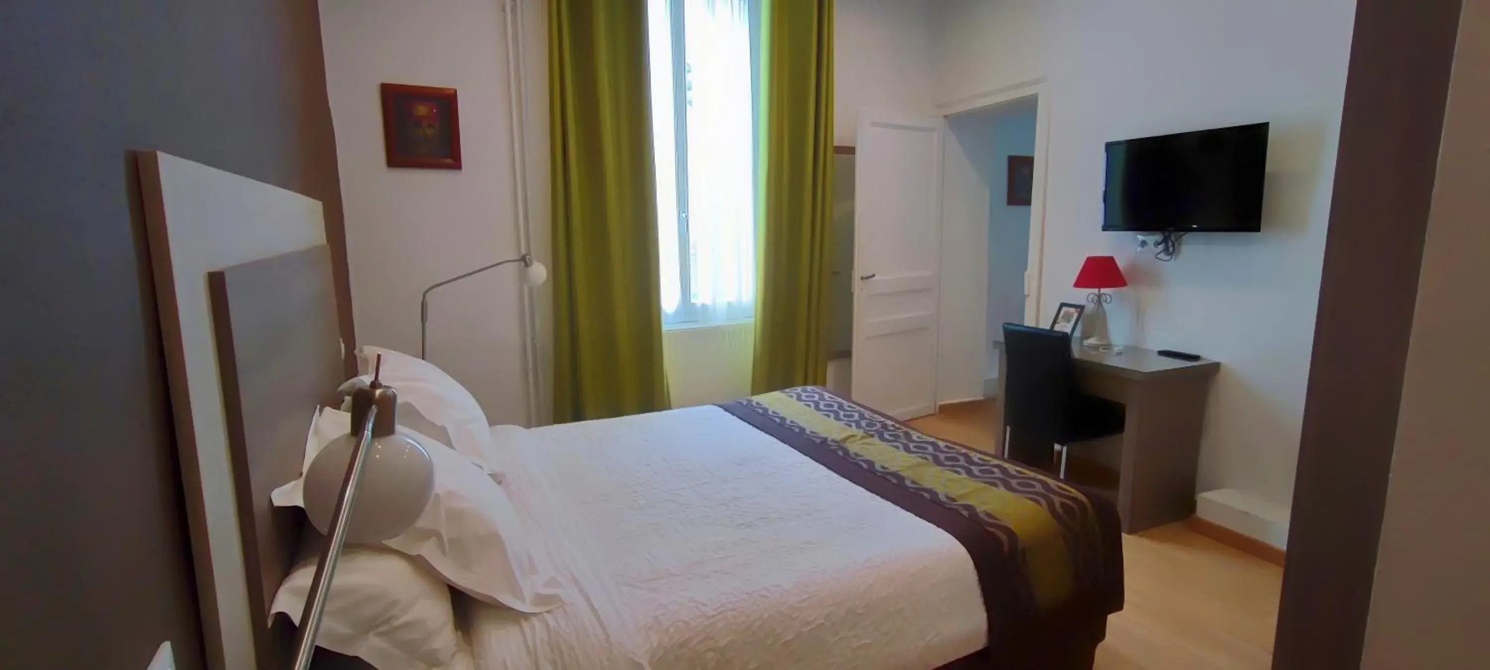 Bed in Logis Grand Hotel Pelisson Bed in Logis Grand Hotel Pelisson