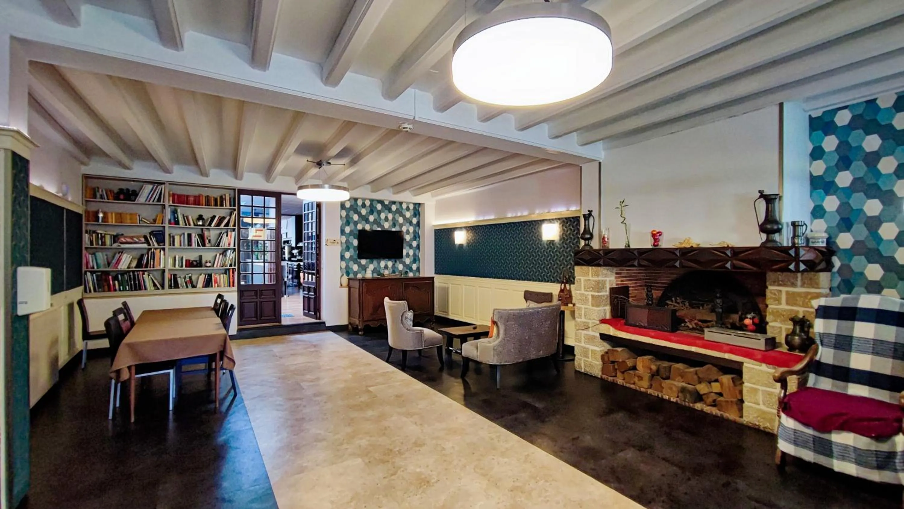 Library in Logis Grand Hotel Pelisson