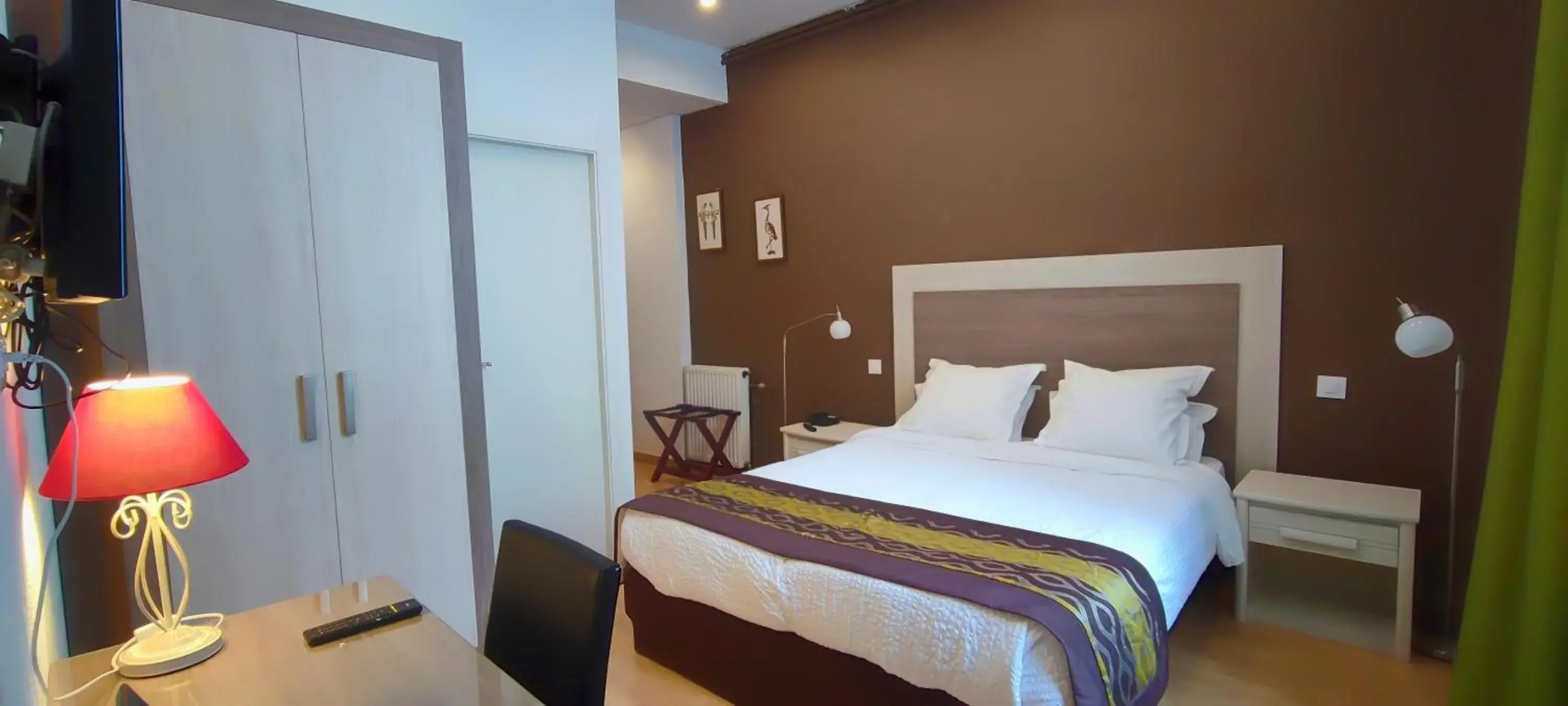 Bed in Logis Grand Hotel Pelisson Bed in Logis Grand Hotel Pelisson