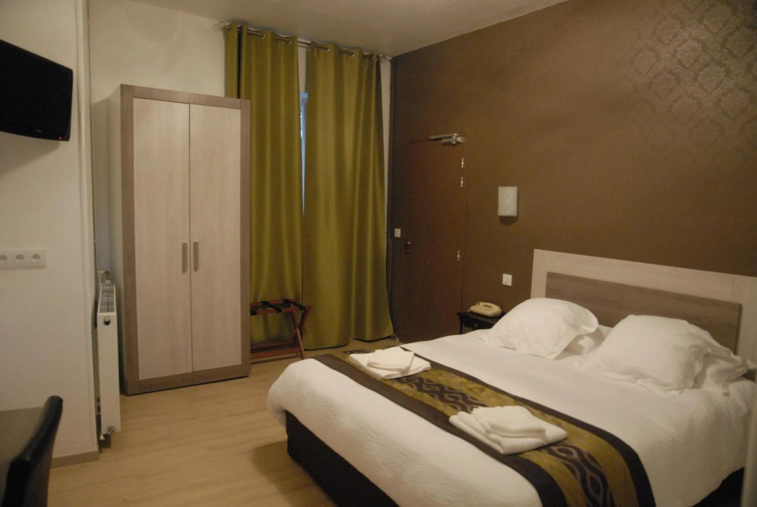 Photo of the whole room, Bed in Logis Grand Hotel Pelisson