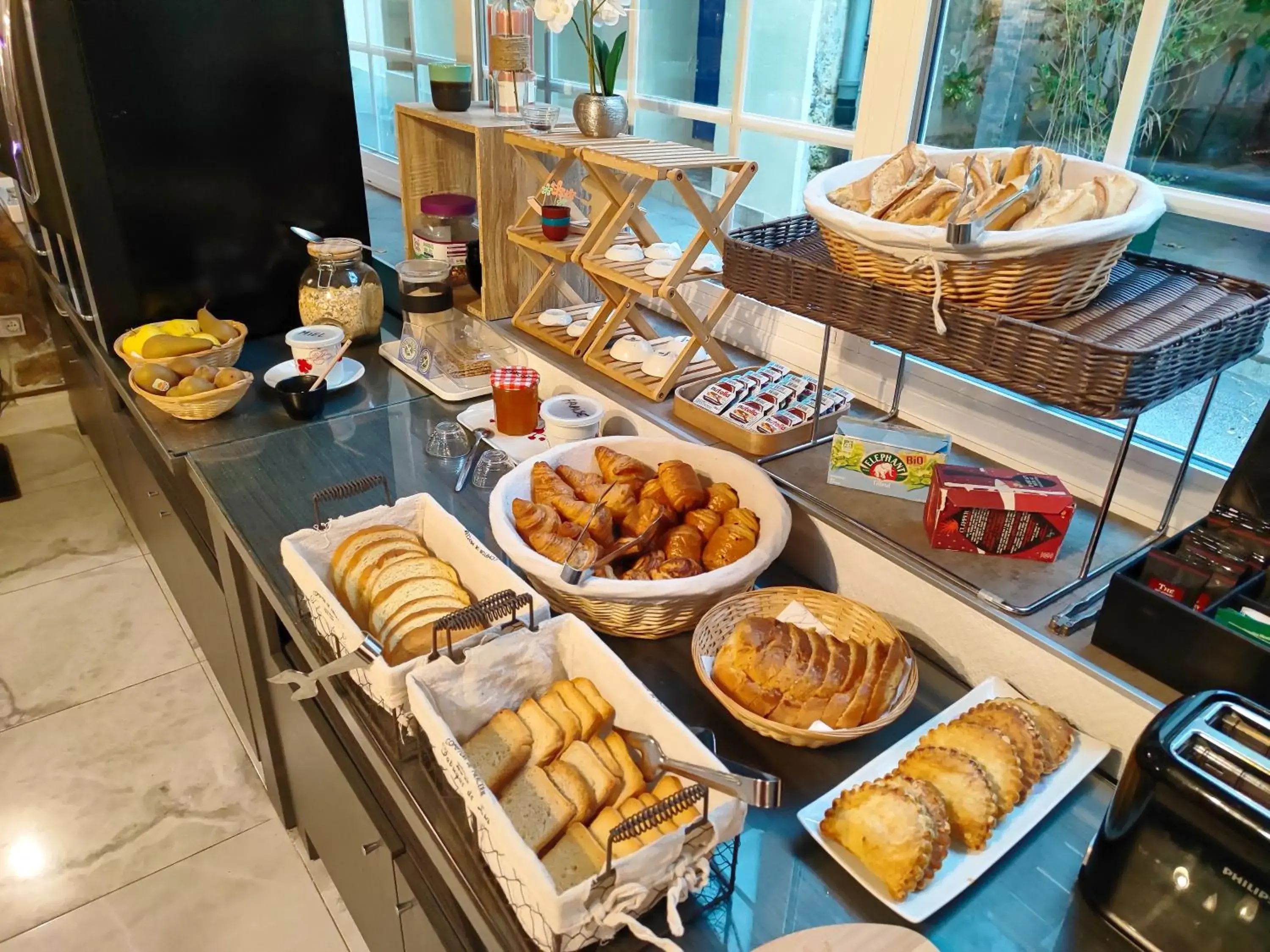 Breakfast in Logis Grand Hotel Pelisson Breakfast in Logis Grand Hotel Pelisson