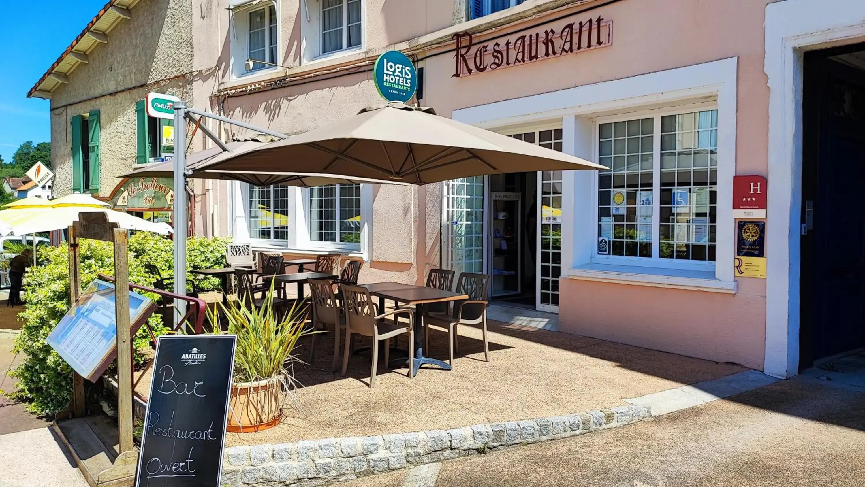 Property building in Logis Grand Hotel Pelisson Property building in Logis Grand Hotel Pelisson