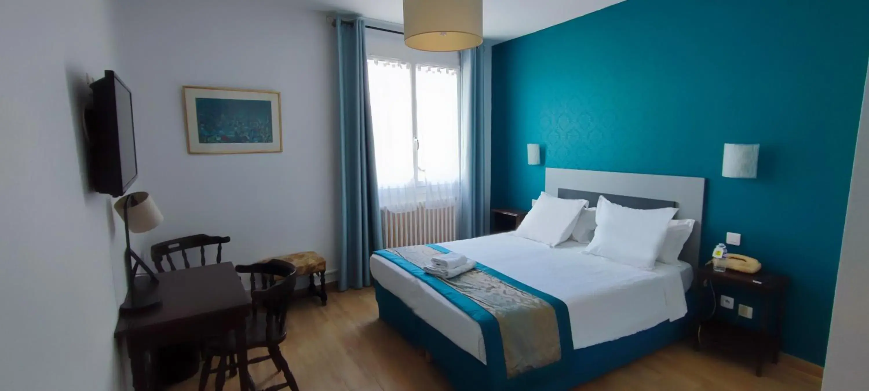 Bed in Logis Grand Hotel Pelisson Bed in Logis Grand Hotel Pelisson