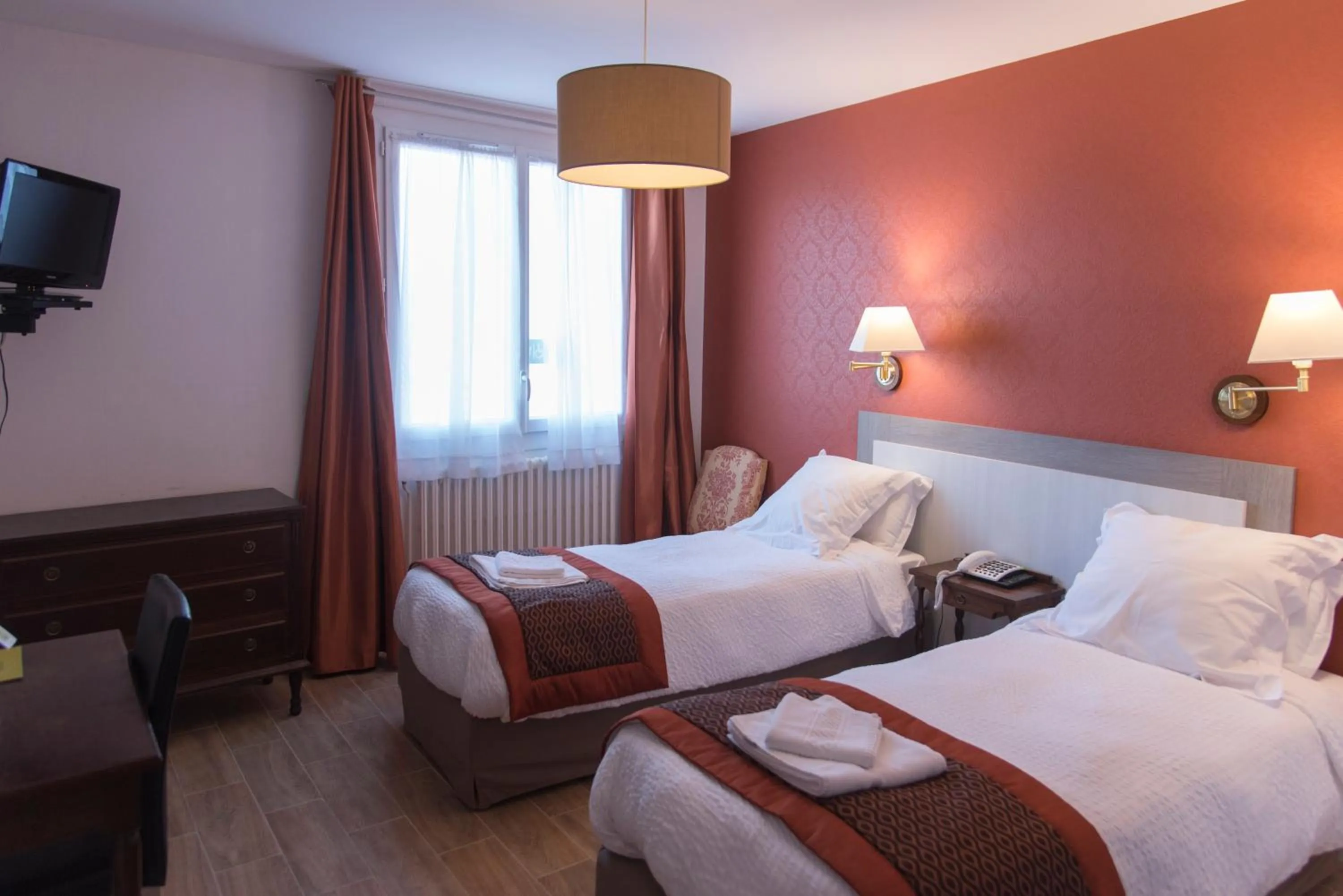 Bed in Logis Grand Hotel Pelisson