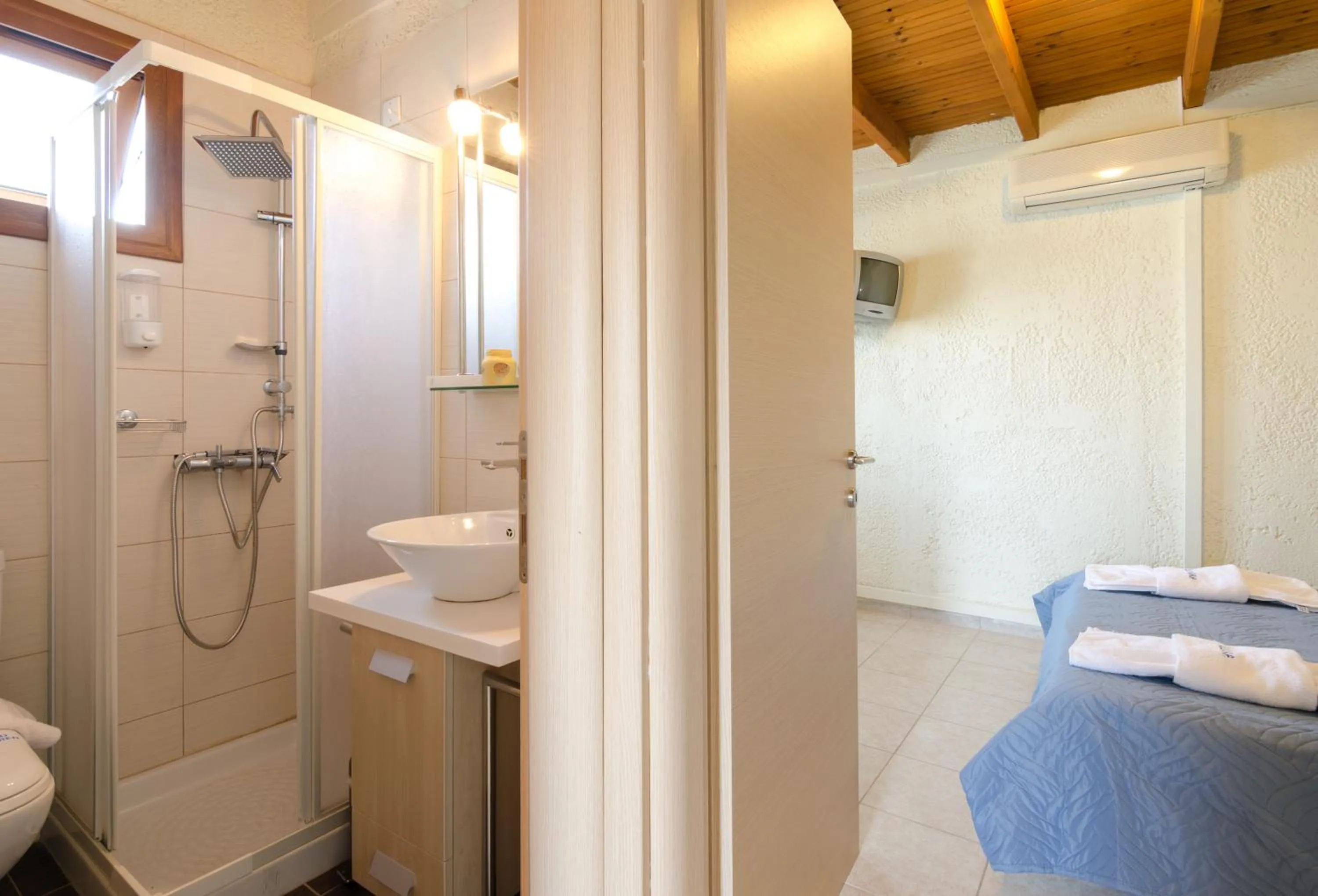 Photo of the whole room in Eleonora Αnissaras