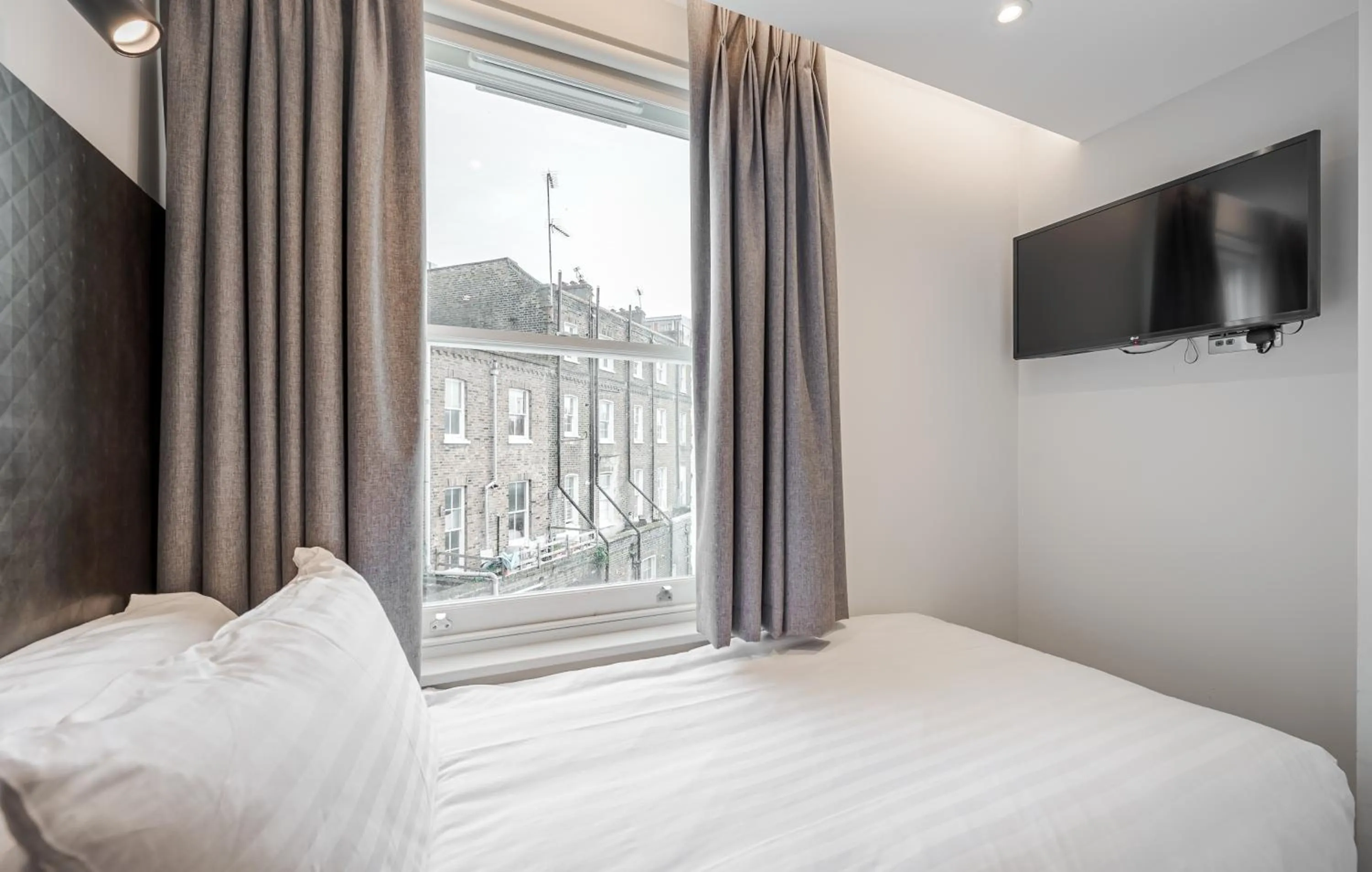 Bed in St Pancras Inn