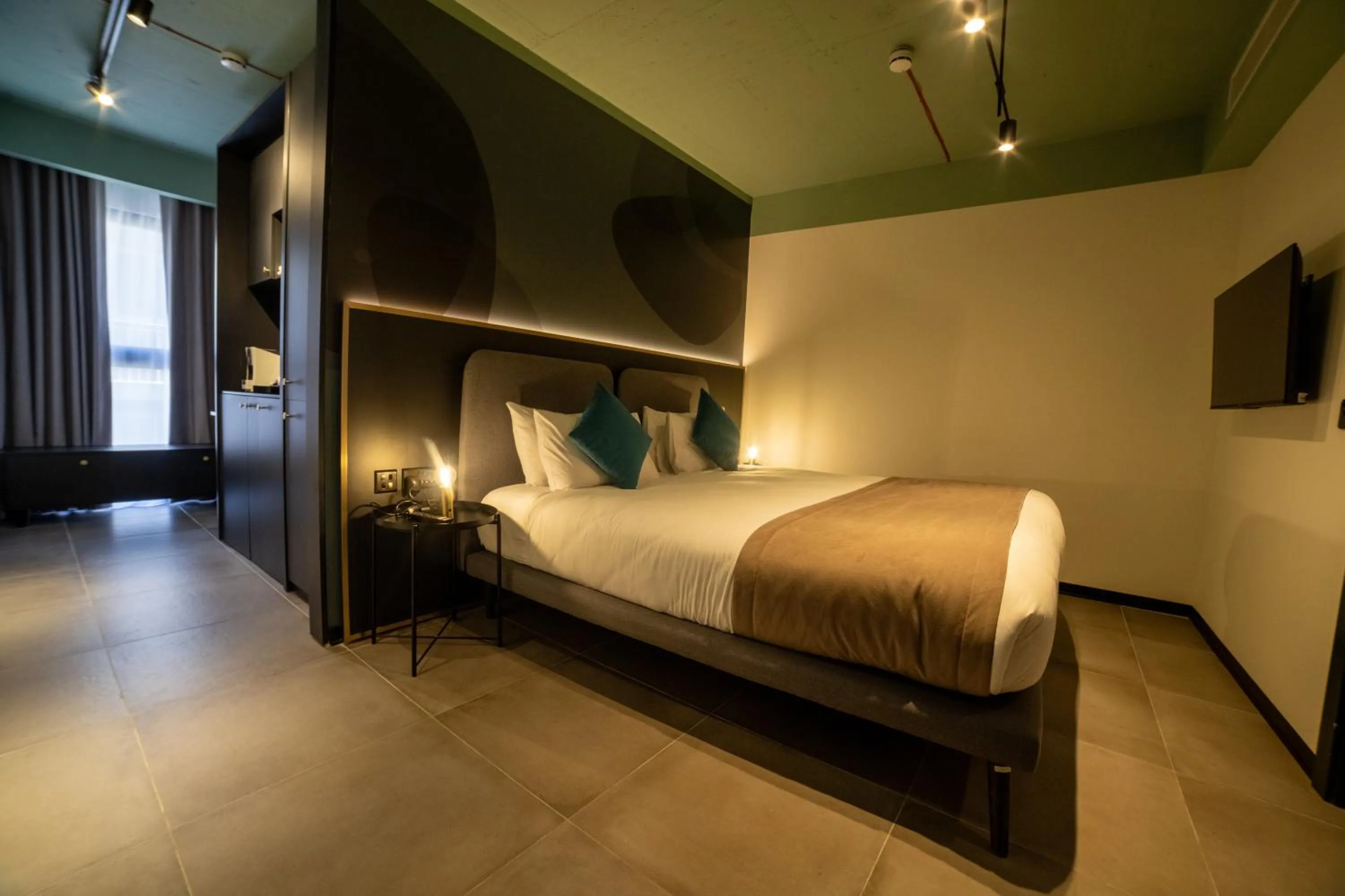 Bed in Eleven by Warren Collection