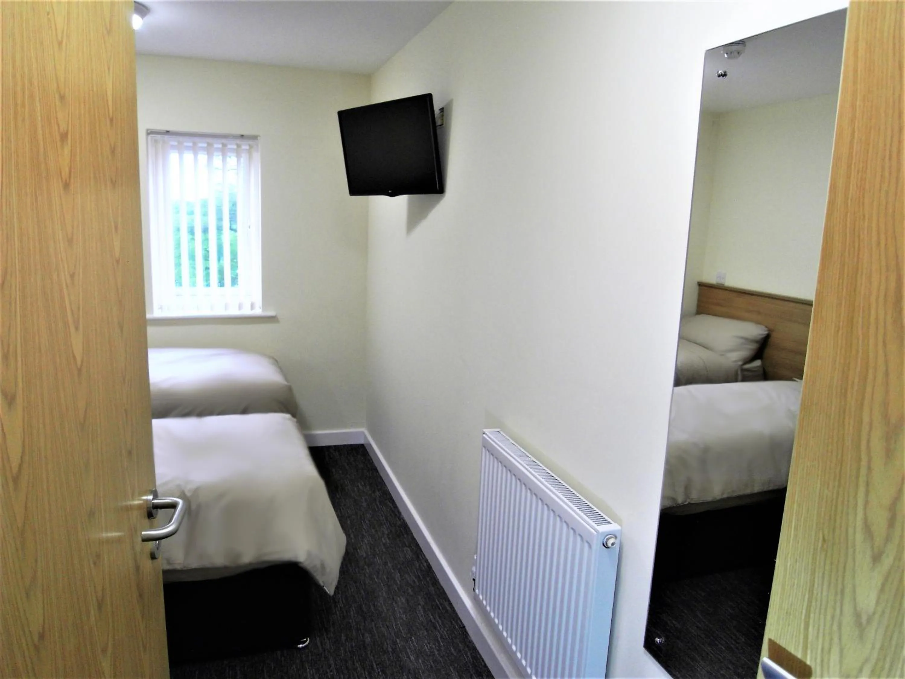 Twin Room in The Stop - Hollies Truckstop Café