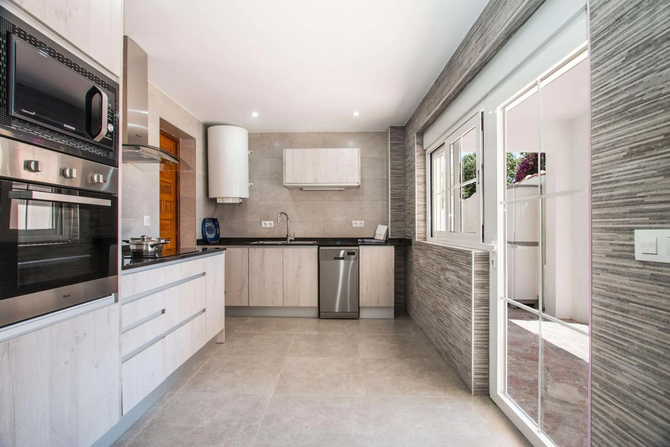Kitchen or kitchenette in Villa Erik - PlusHolidays