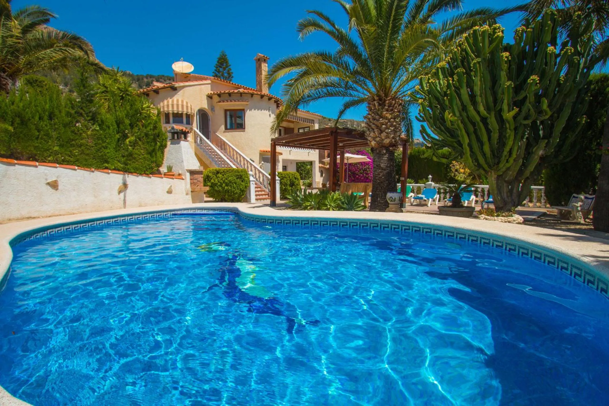 Swimming pool in Villa Erik - PlusHolidays