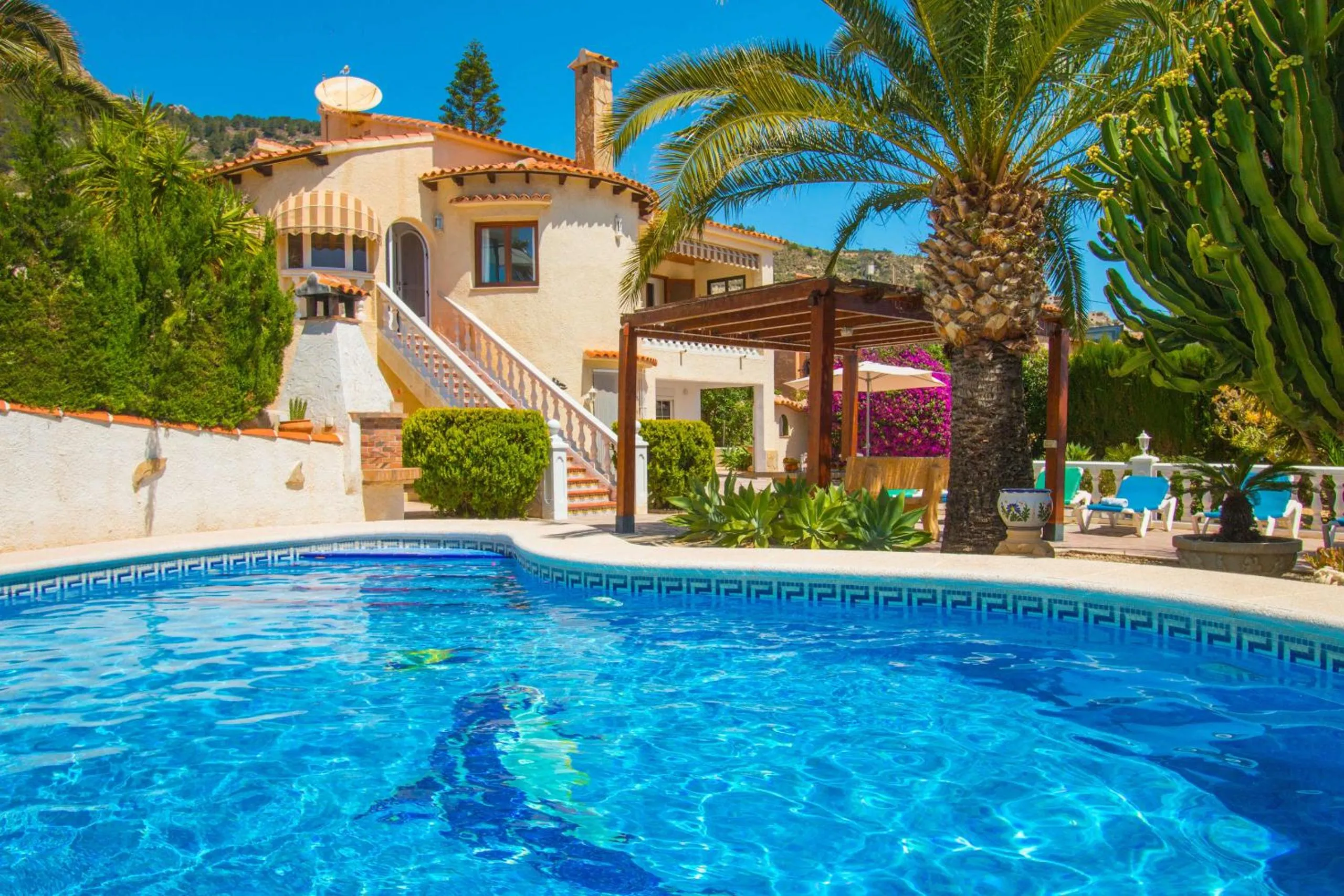 Swimming pool in Villa Erik - PlusHolidays