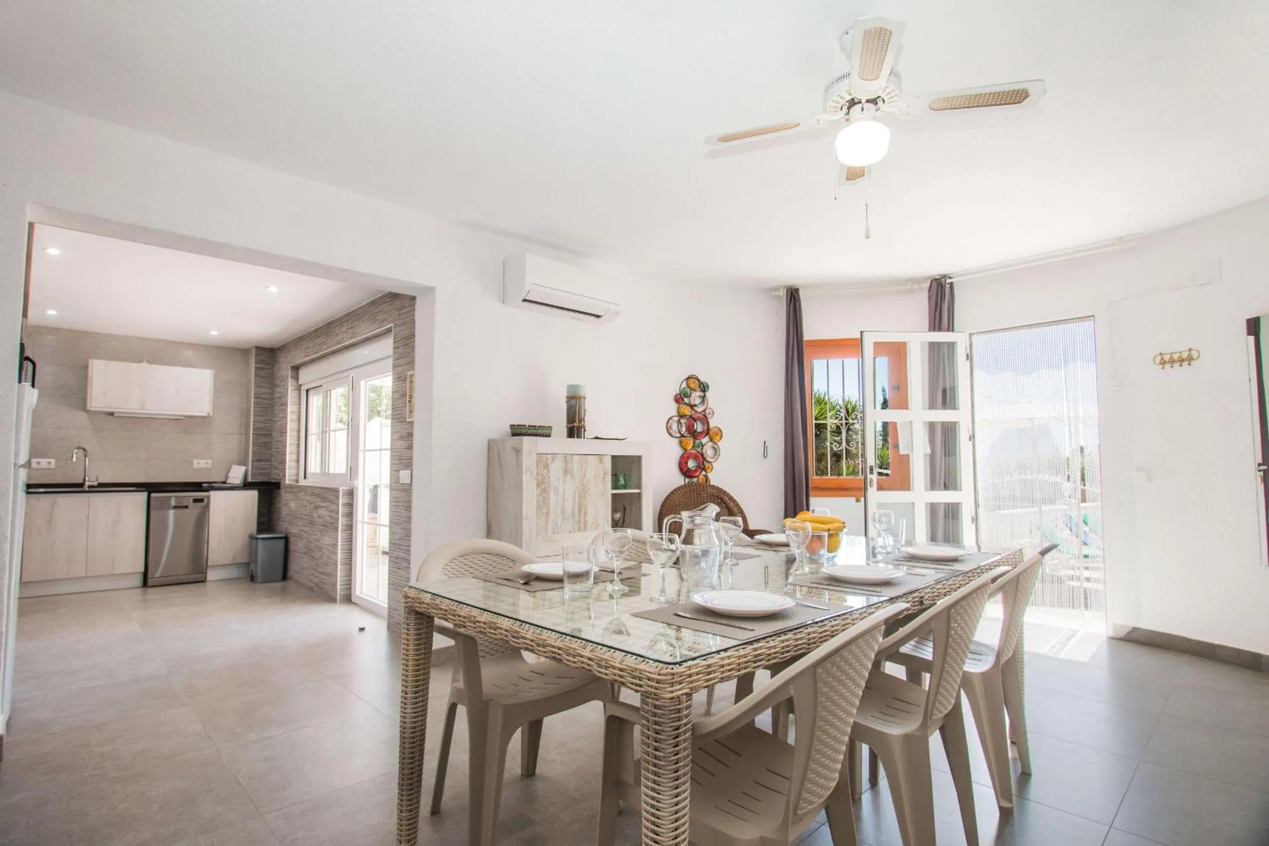 Dining area in Villa Erik - PlusHolidays
