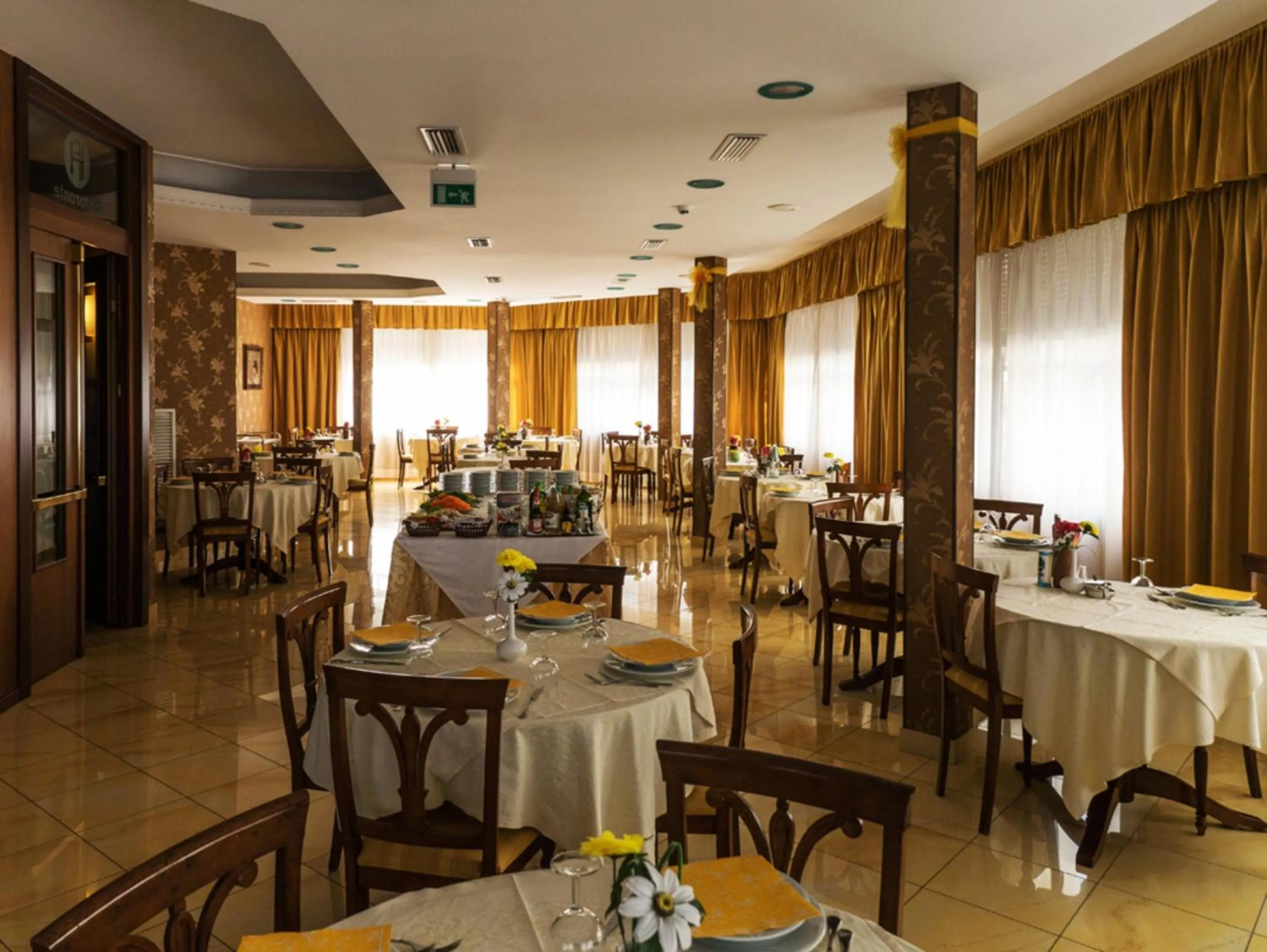 Restaurant/places to eat in Hotel Fabius