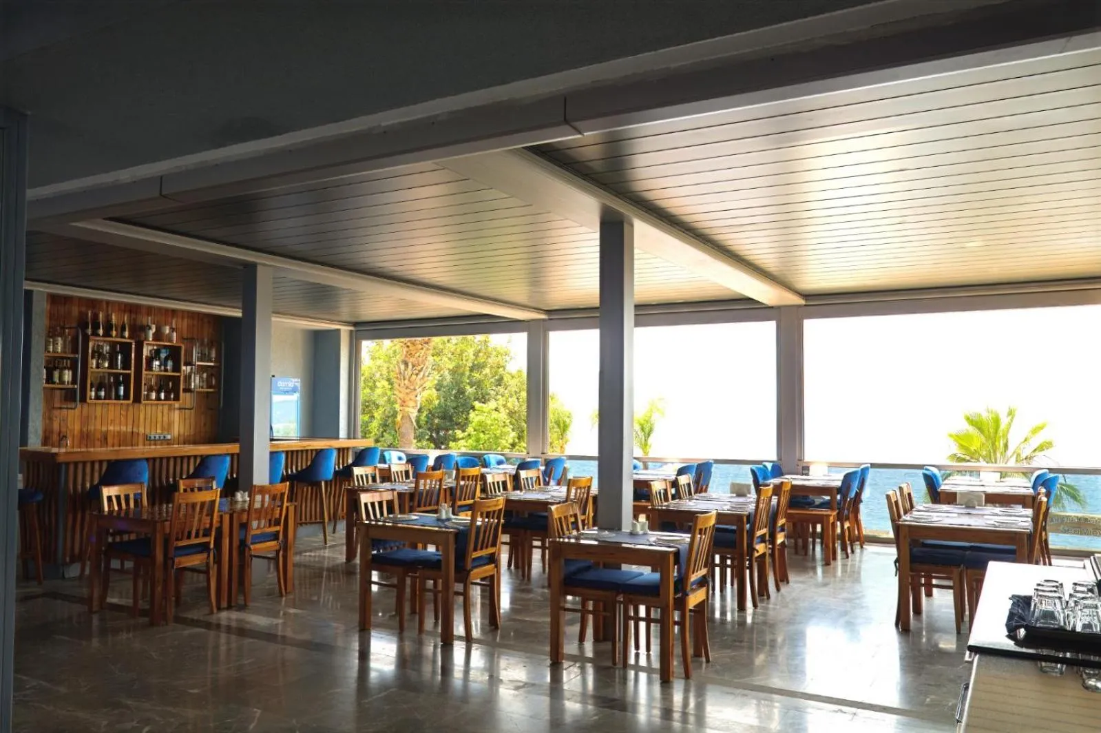 Restaurant/places to eat in Sea View Hotel