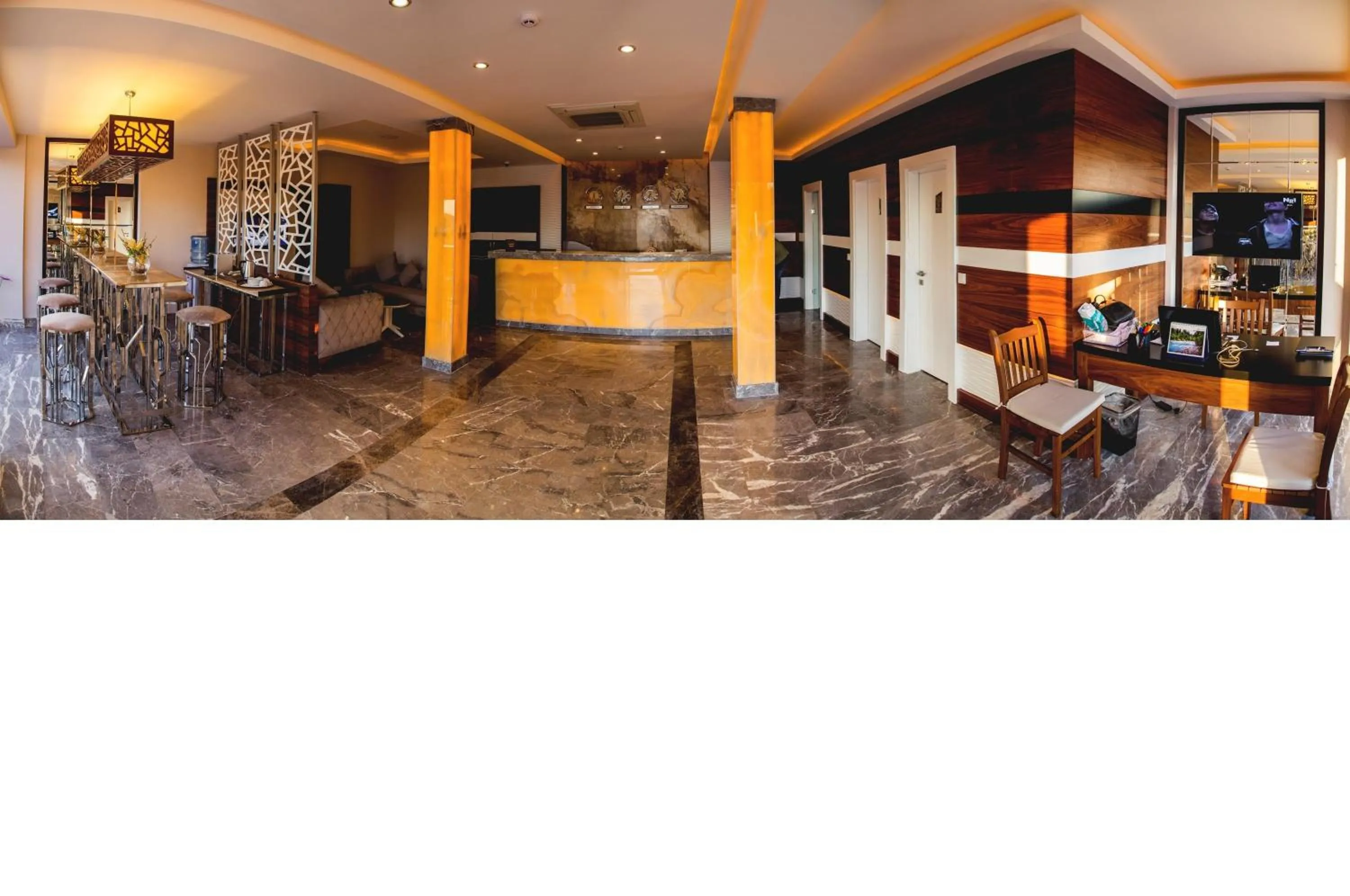 Lobby or reception in Sea View Hotel