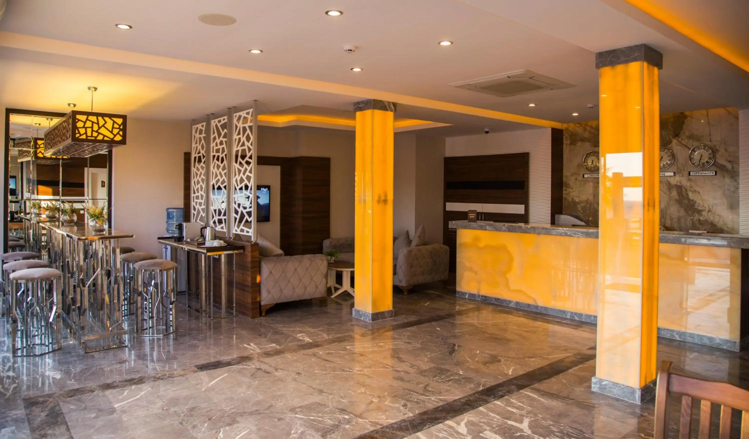 Lobby or reception in Sea View Hotel