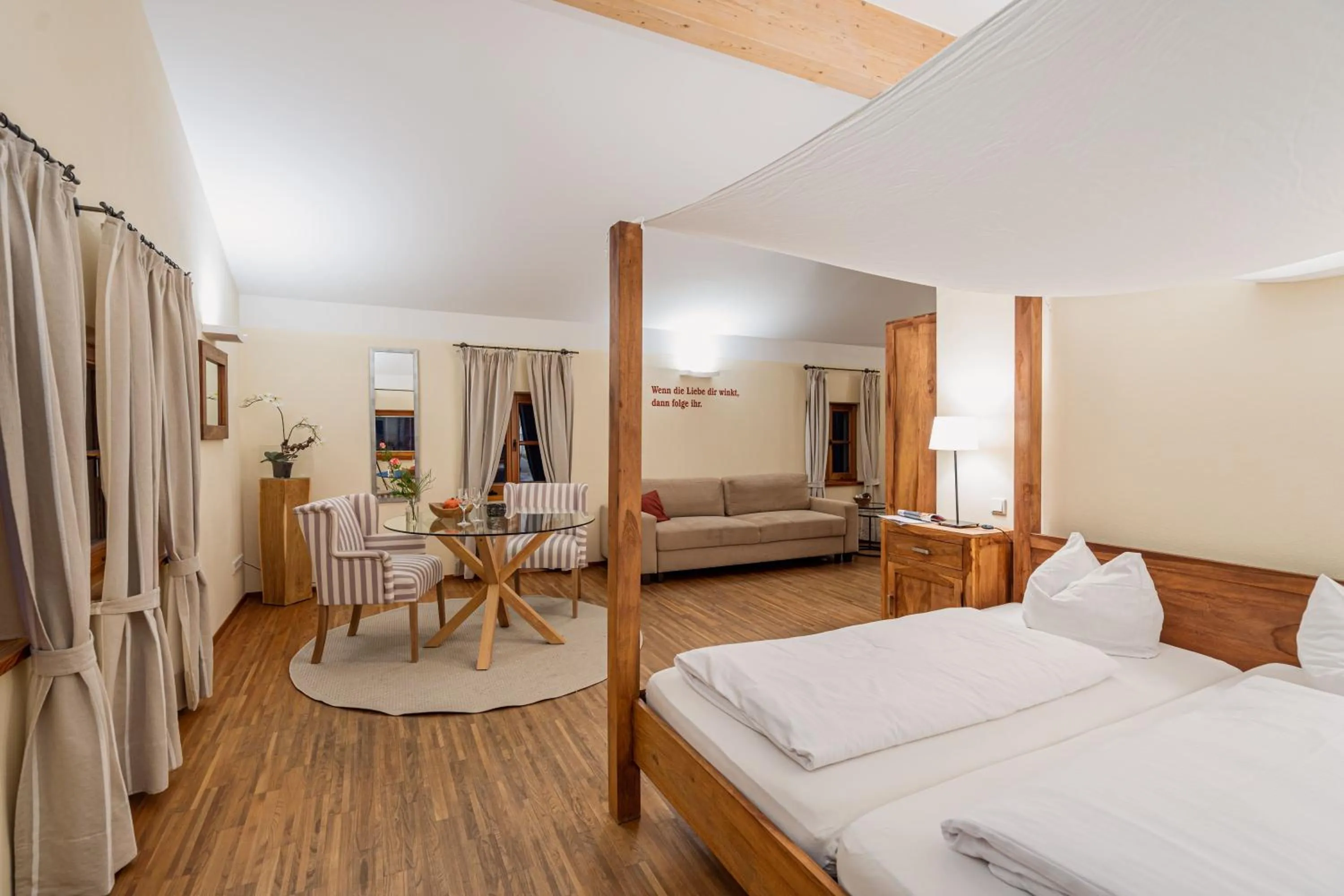 Bed in Gasthaus Murauer