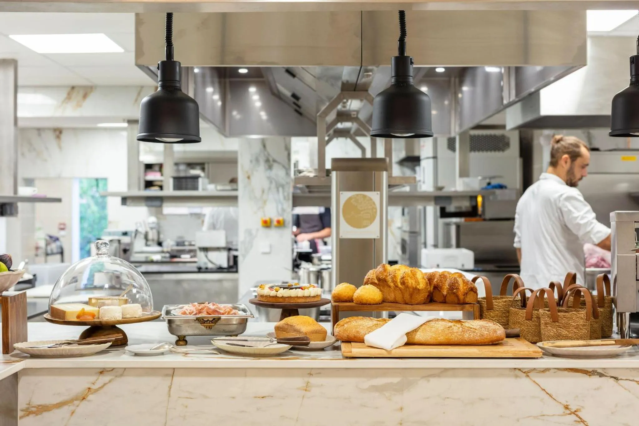 Food in Hôtel et Restaurant La Bastide Bourrelly - Mathias Dandine