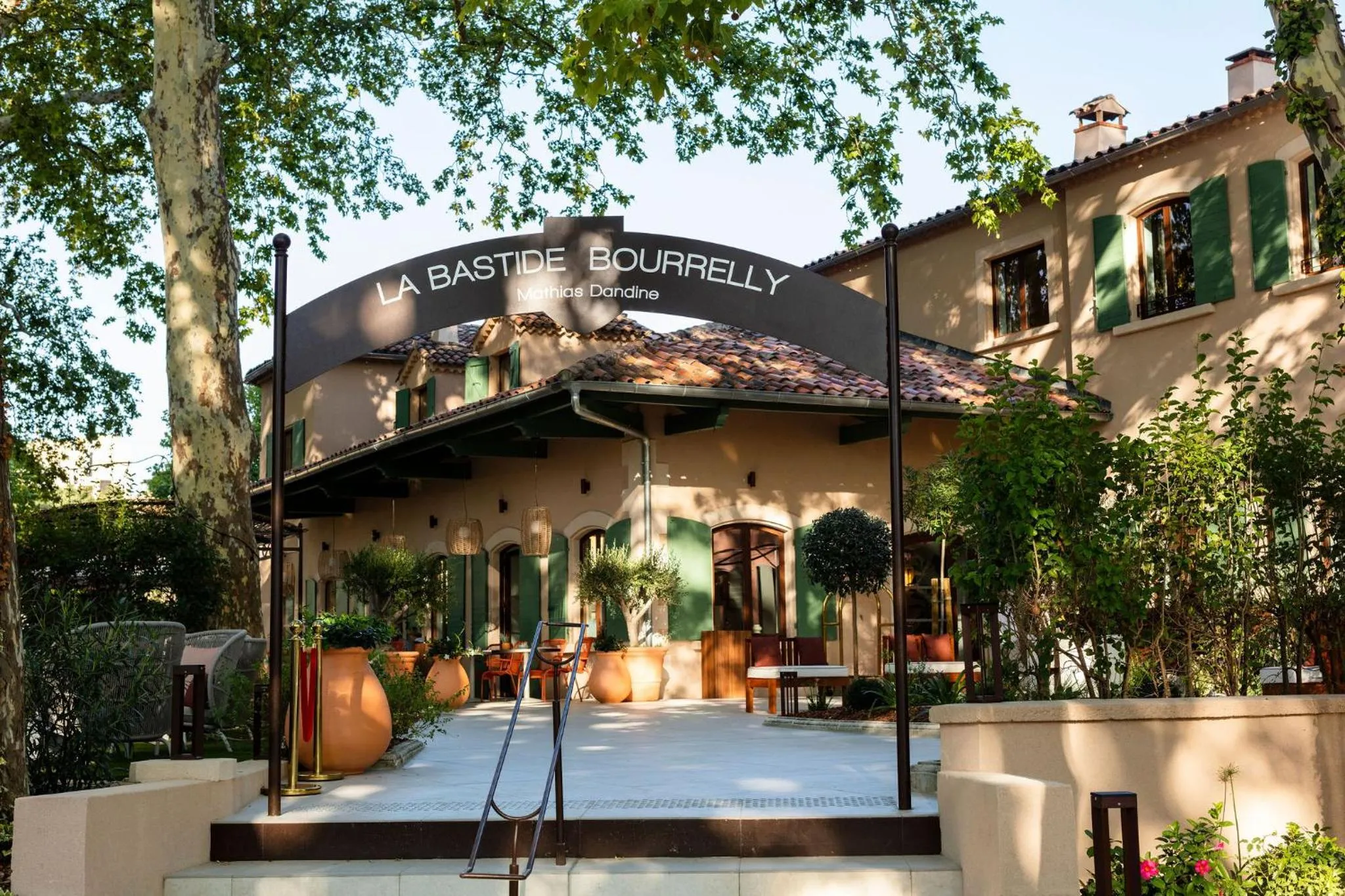 Property building in Hôtel et Restaurant La Bastide Bourrelly - Mathias Dandine