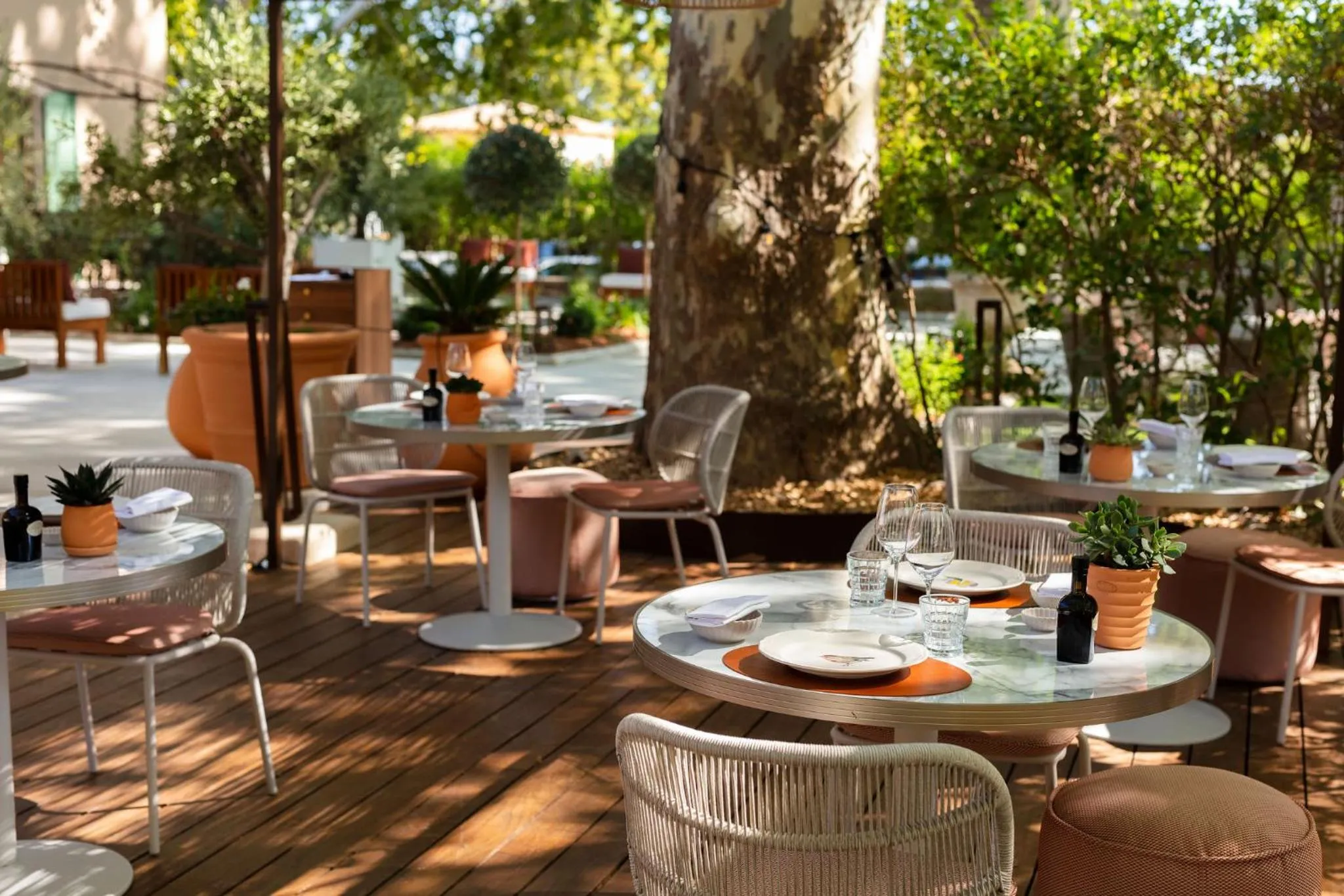 Balcony/Terrace in Hôtel et Restaurant La Bastide Bourrelly - Mathias Dandine