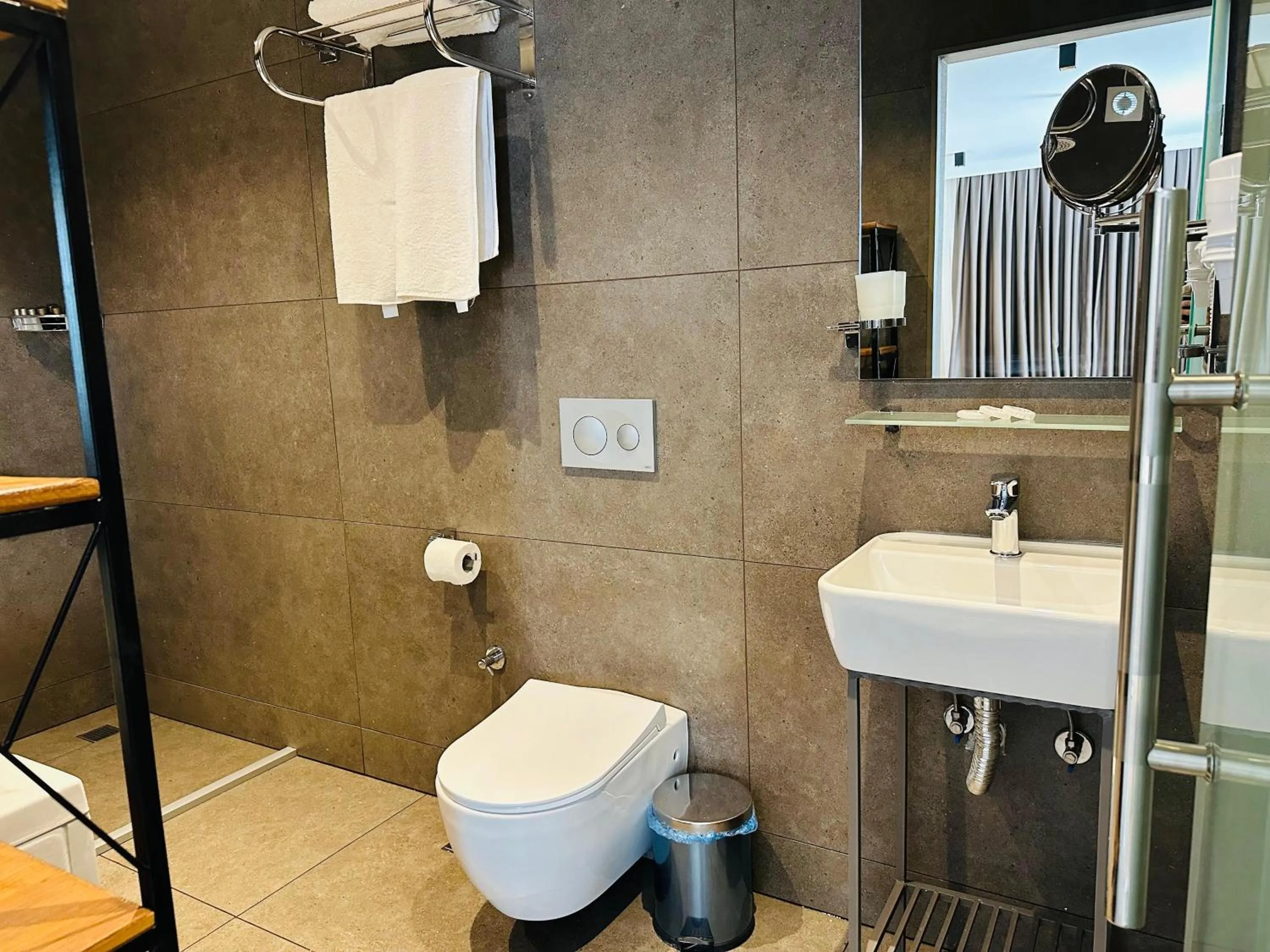 Shower in Monalisa Hotels KUŞADASI