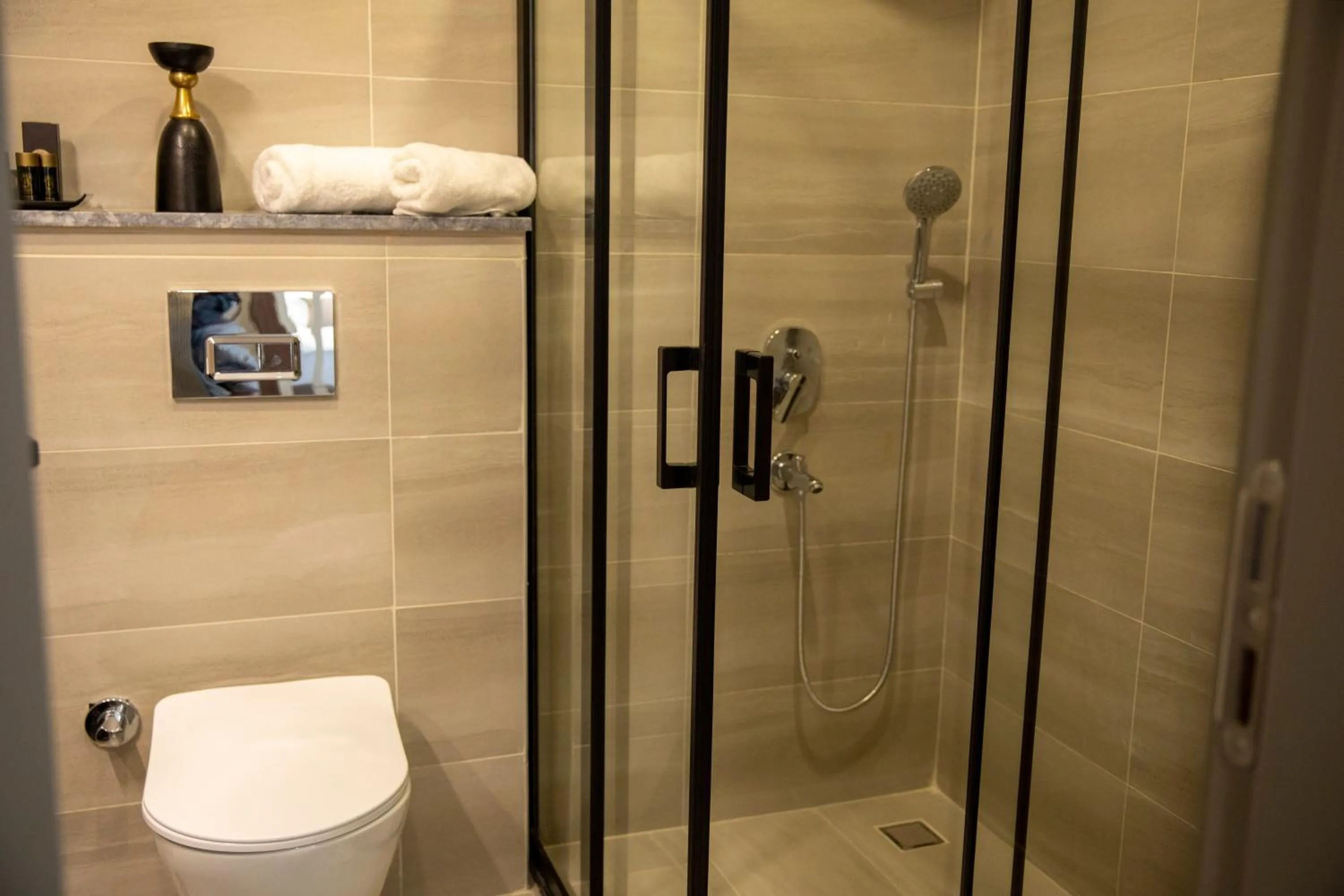 Shower in Monalisa Hotels KUŞADASI