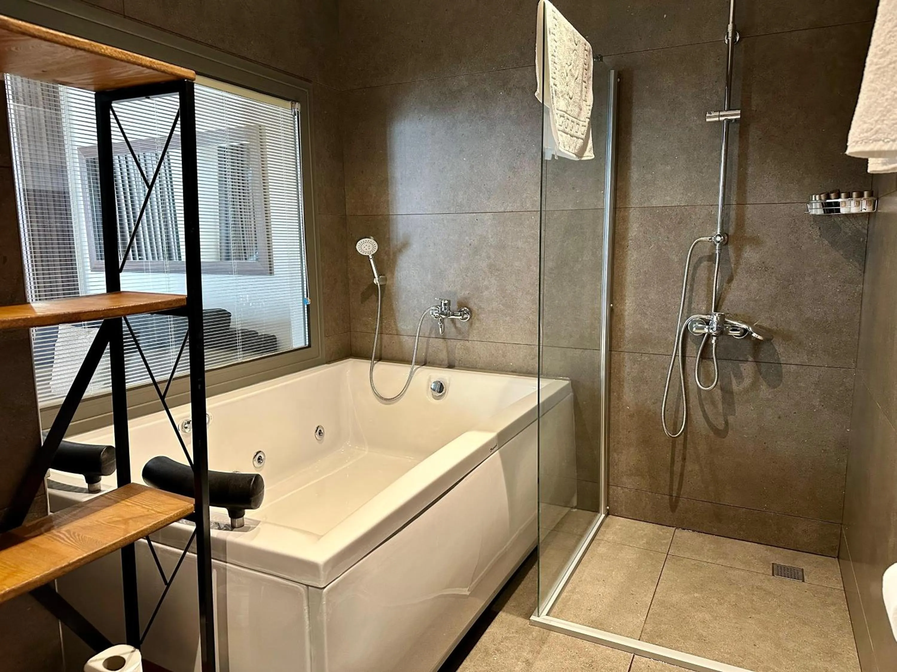 Shower in Monalisa Hotels KUŞADASI
