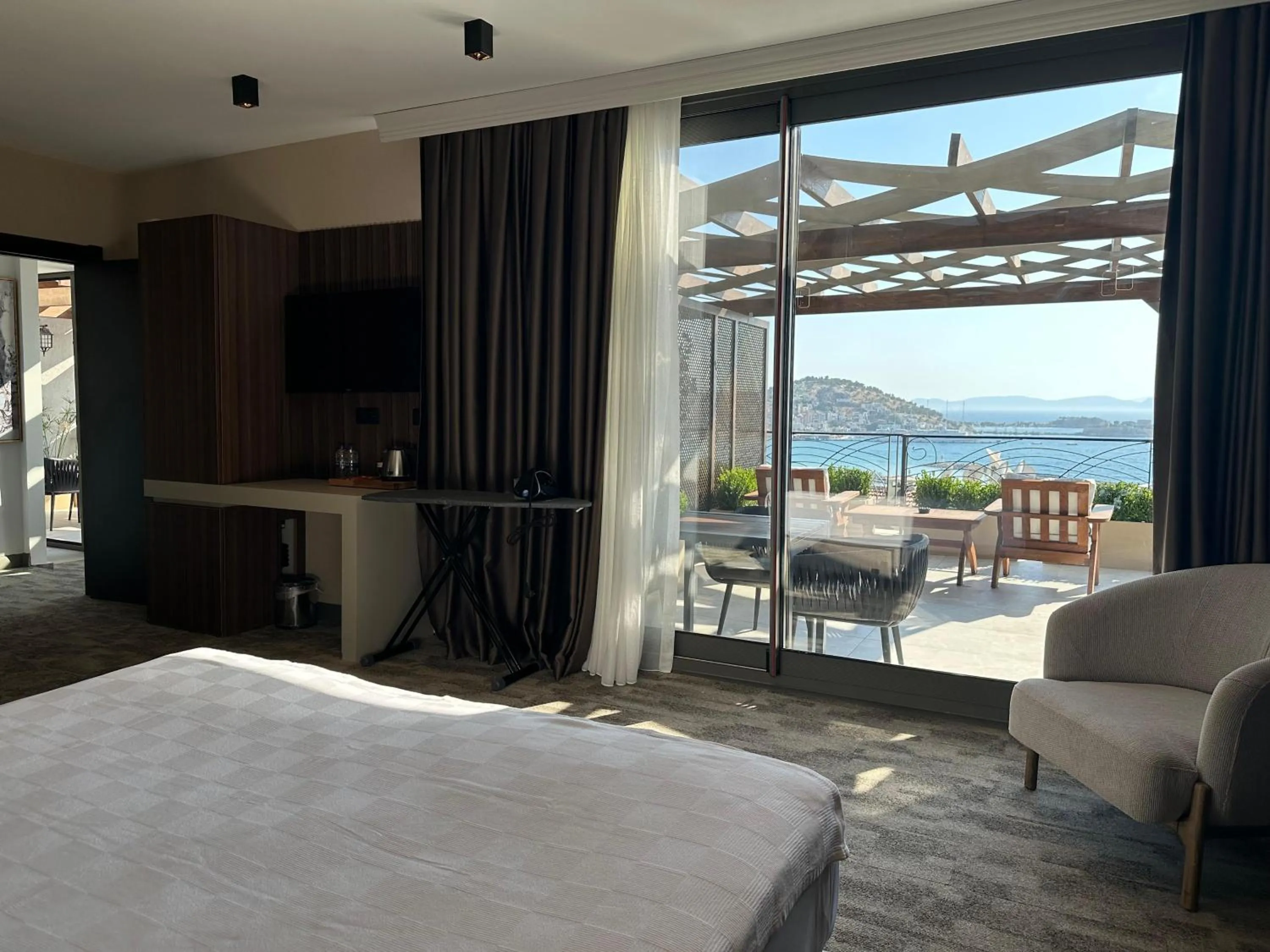 TV and multimedia, Bed in Monalisa Hotels KUŞADASI