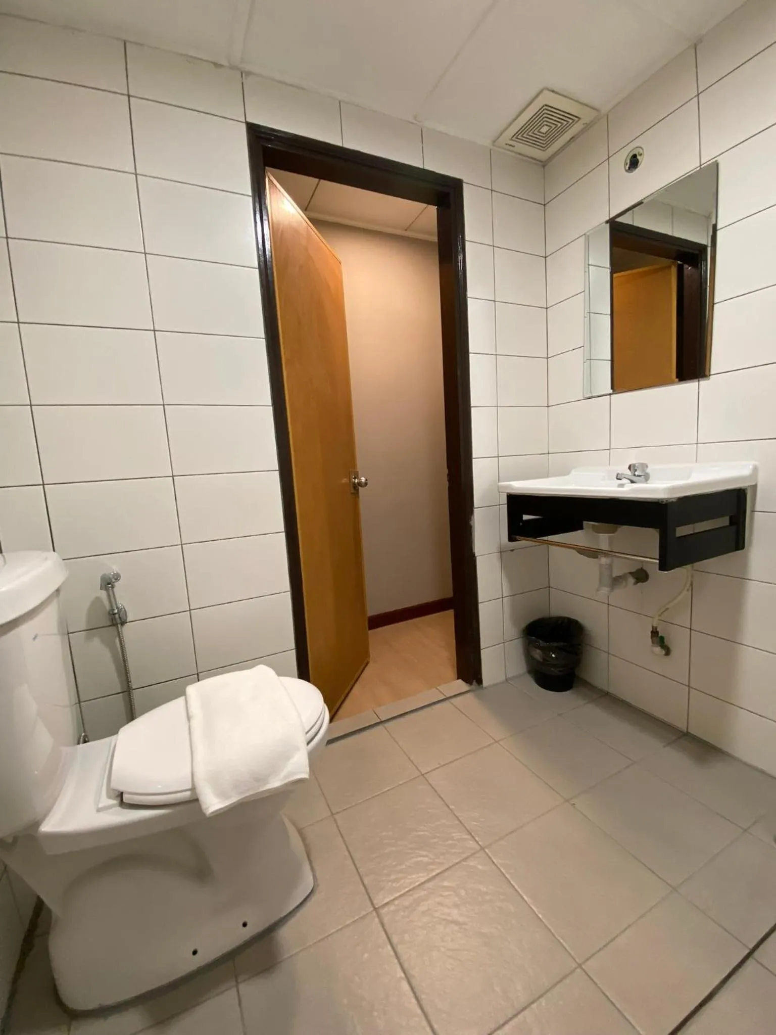 Toilet in CU Boutique Hotel