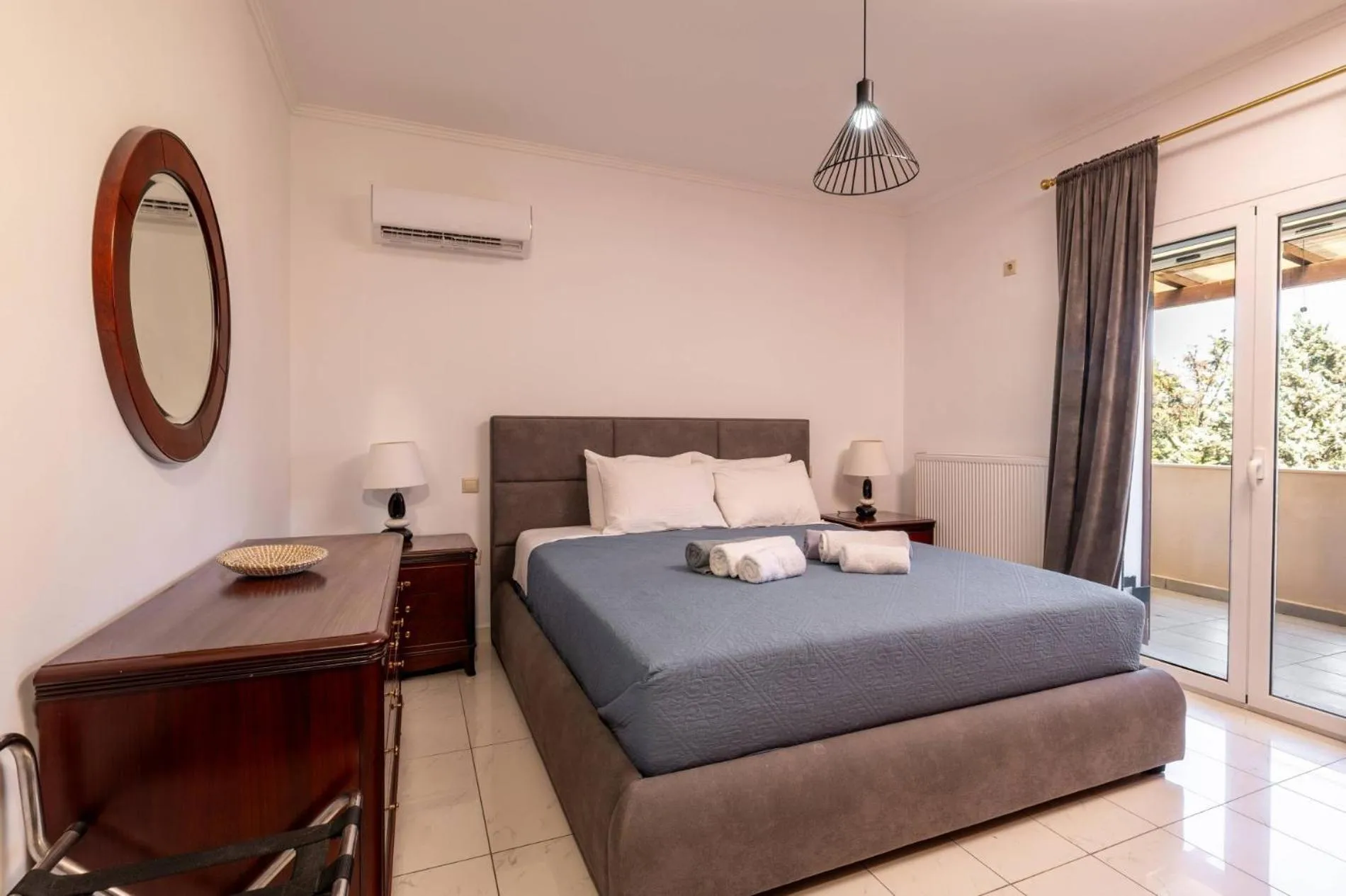 Bed in Leone Luxury Villas