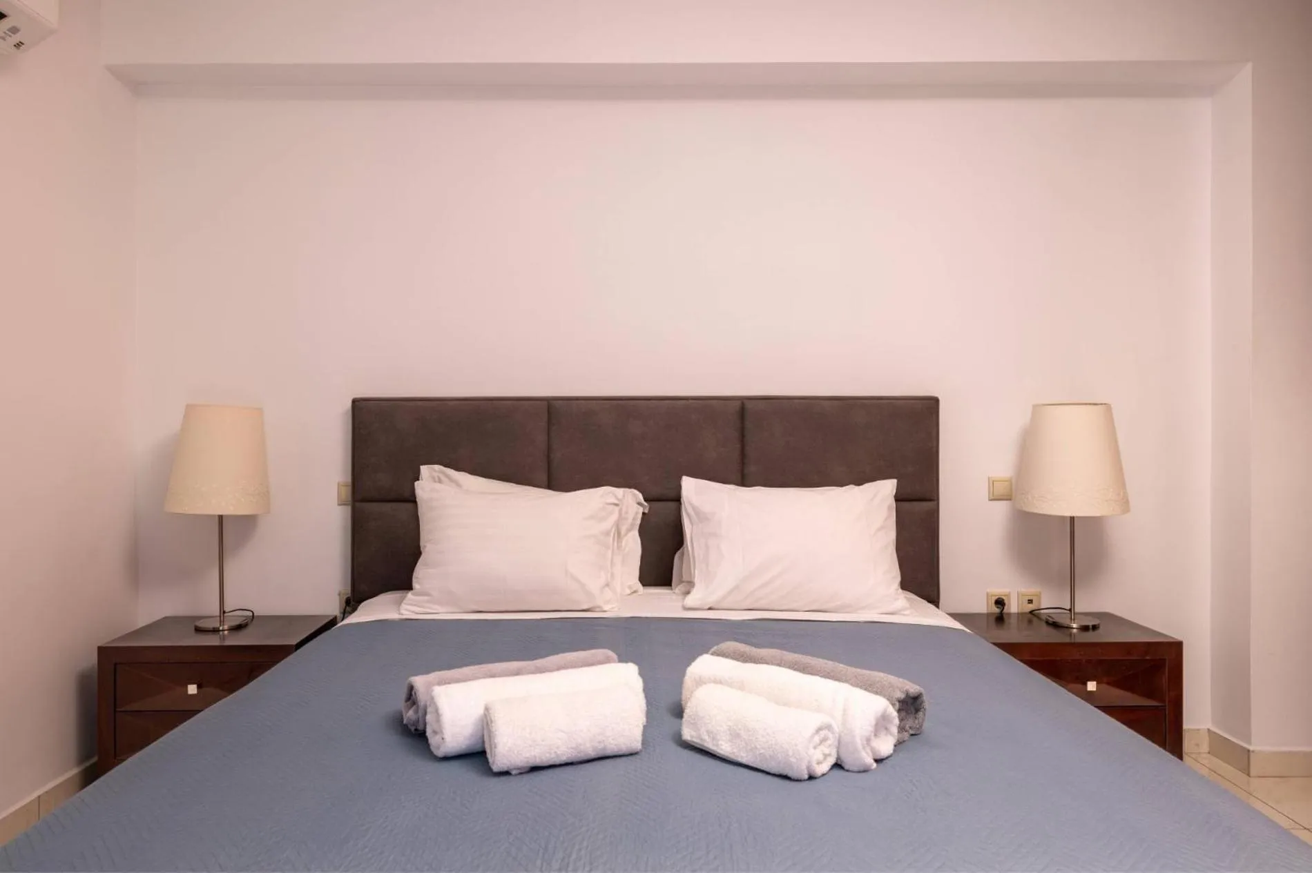 Bed in Leone Luxury Villas
