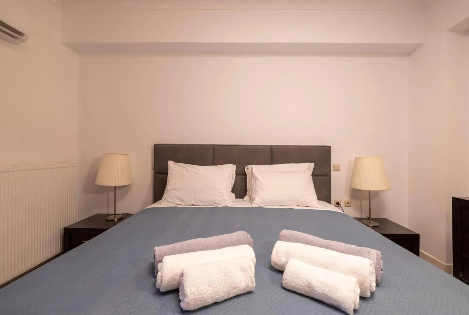 Bed in Leone Luxury Villas
