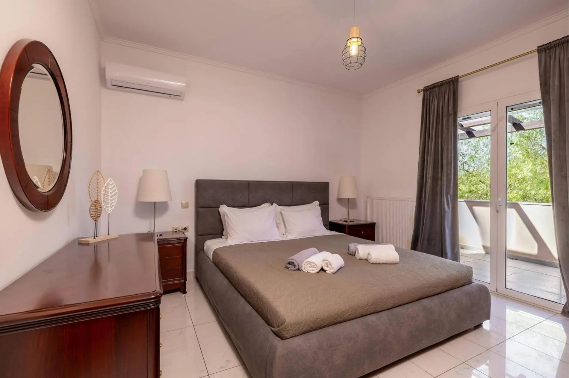 Bed in Leone Luxury Villas