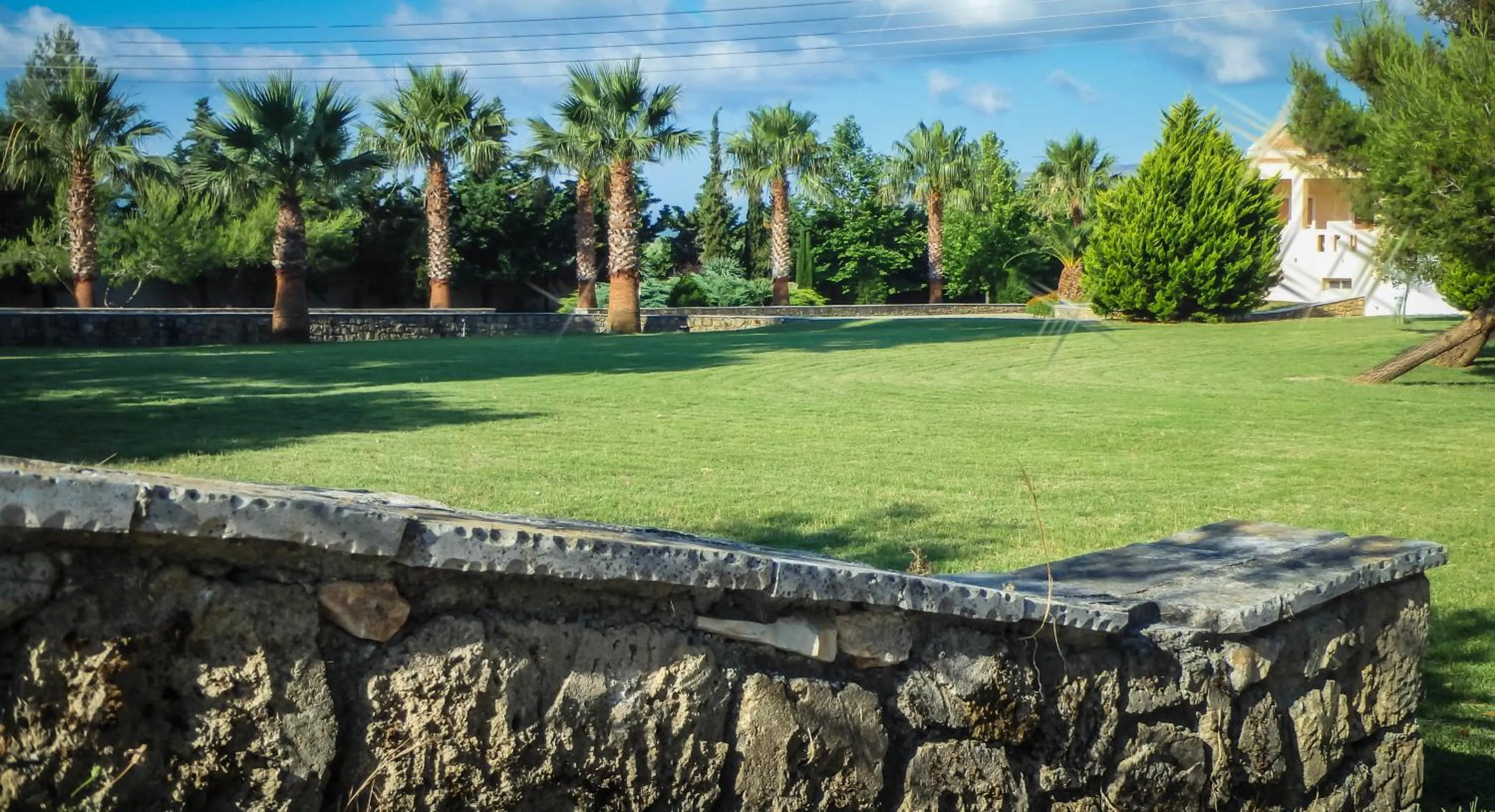 Garden in Leone Luxury Villas