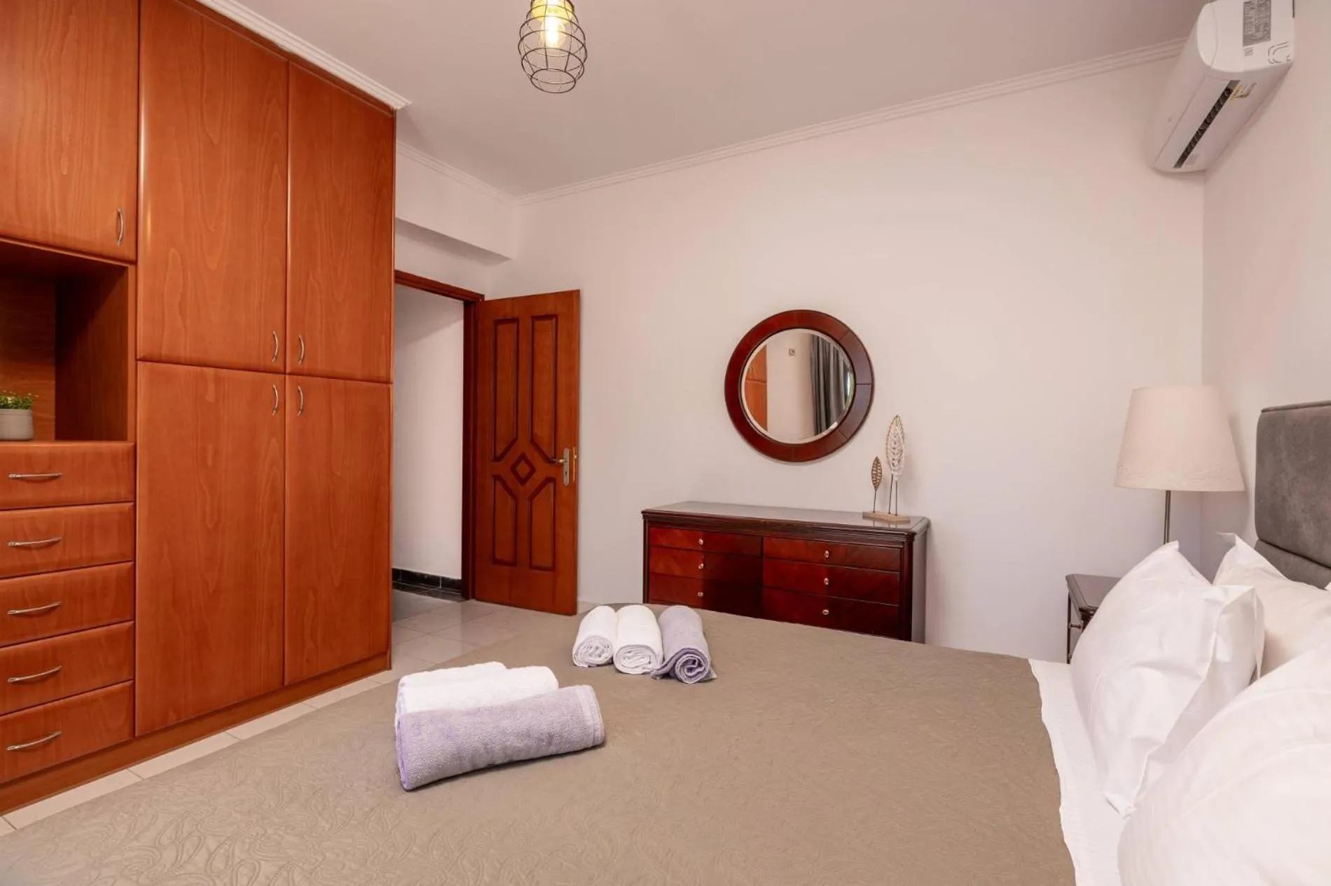 Bed in Leone Luxury Villas