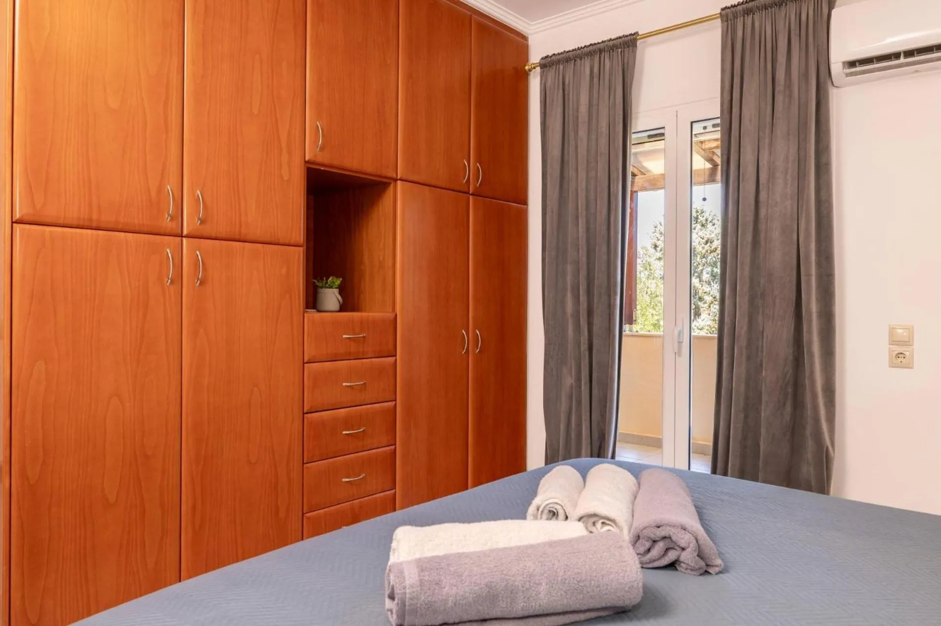 Bed in Leone Luxury Villas