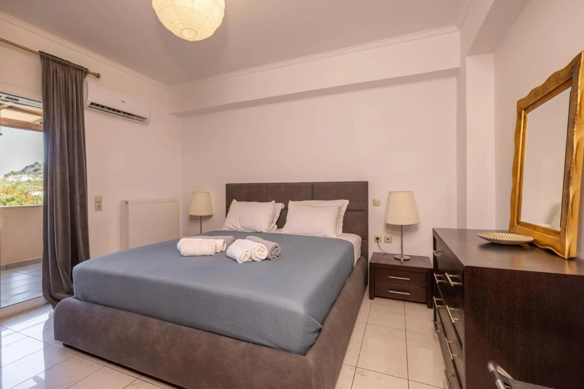 Bed in Leone Luxury Villas