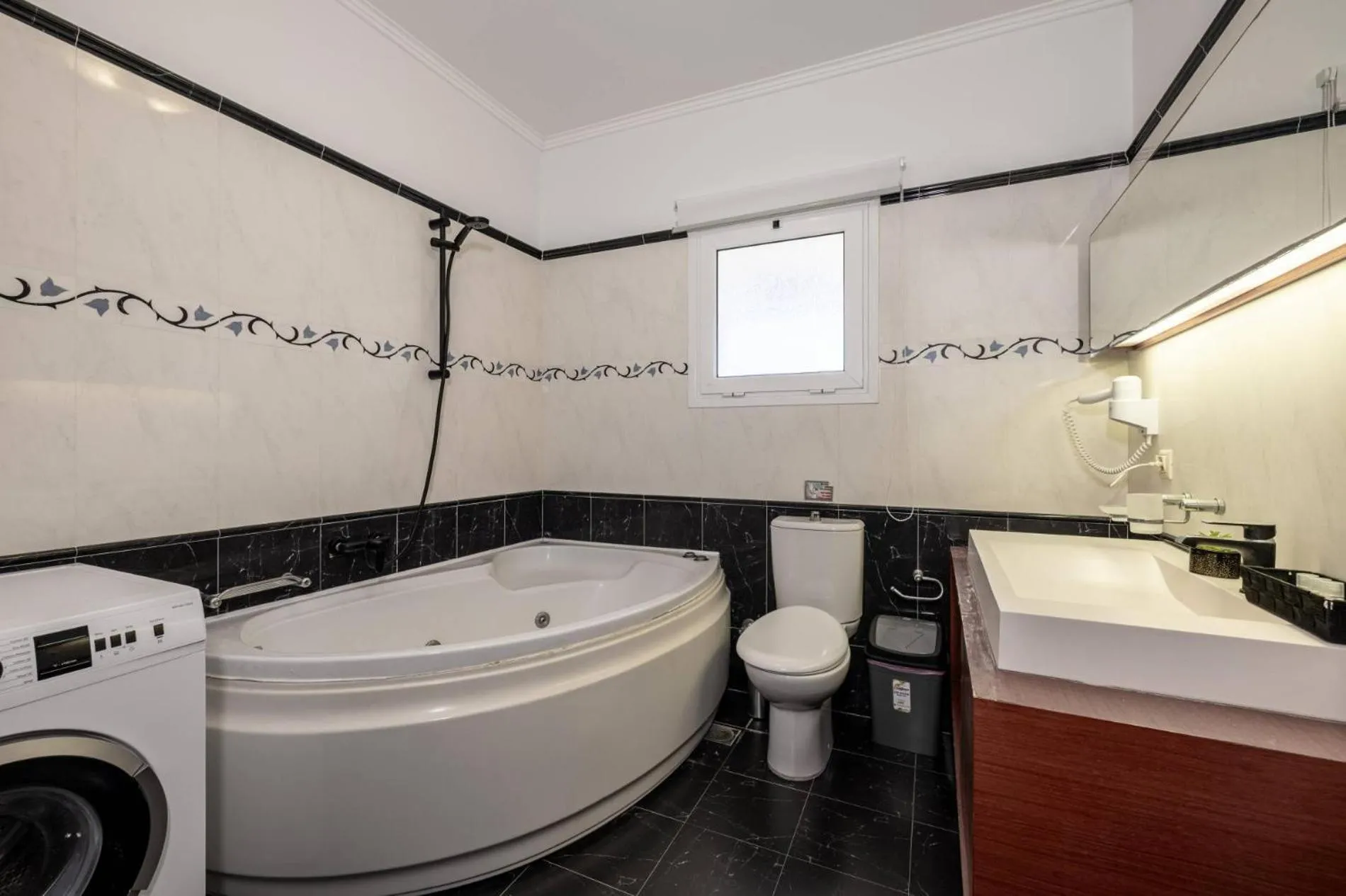 Bathroom in Leone Luxury Villas