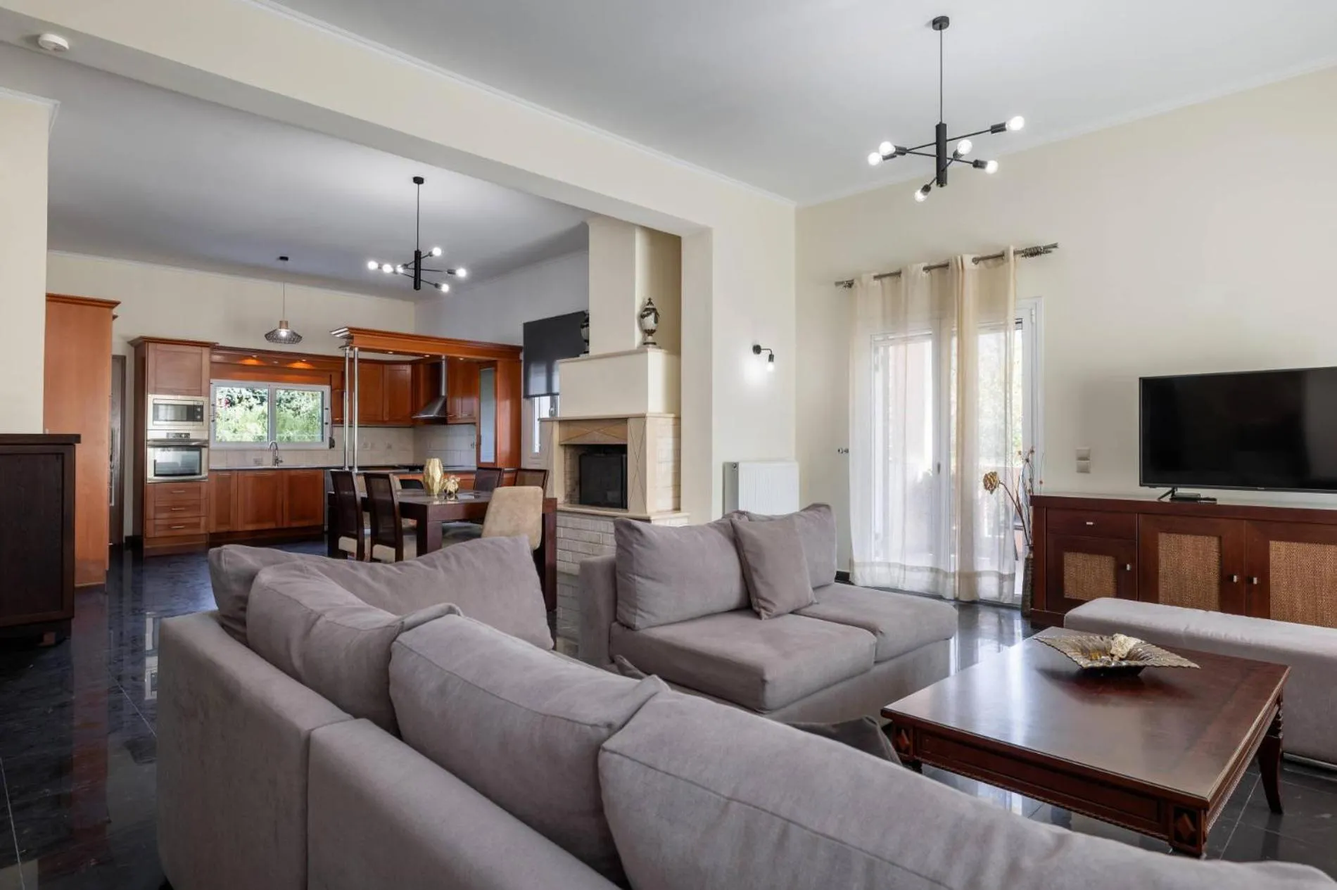 TV and multimedia in Leone Luxury Villas