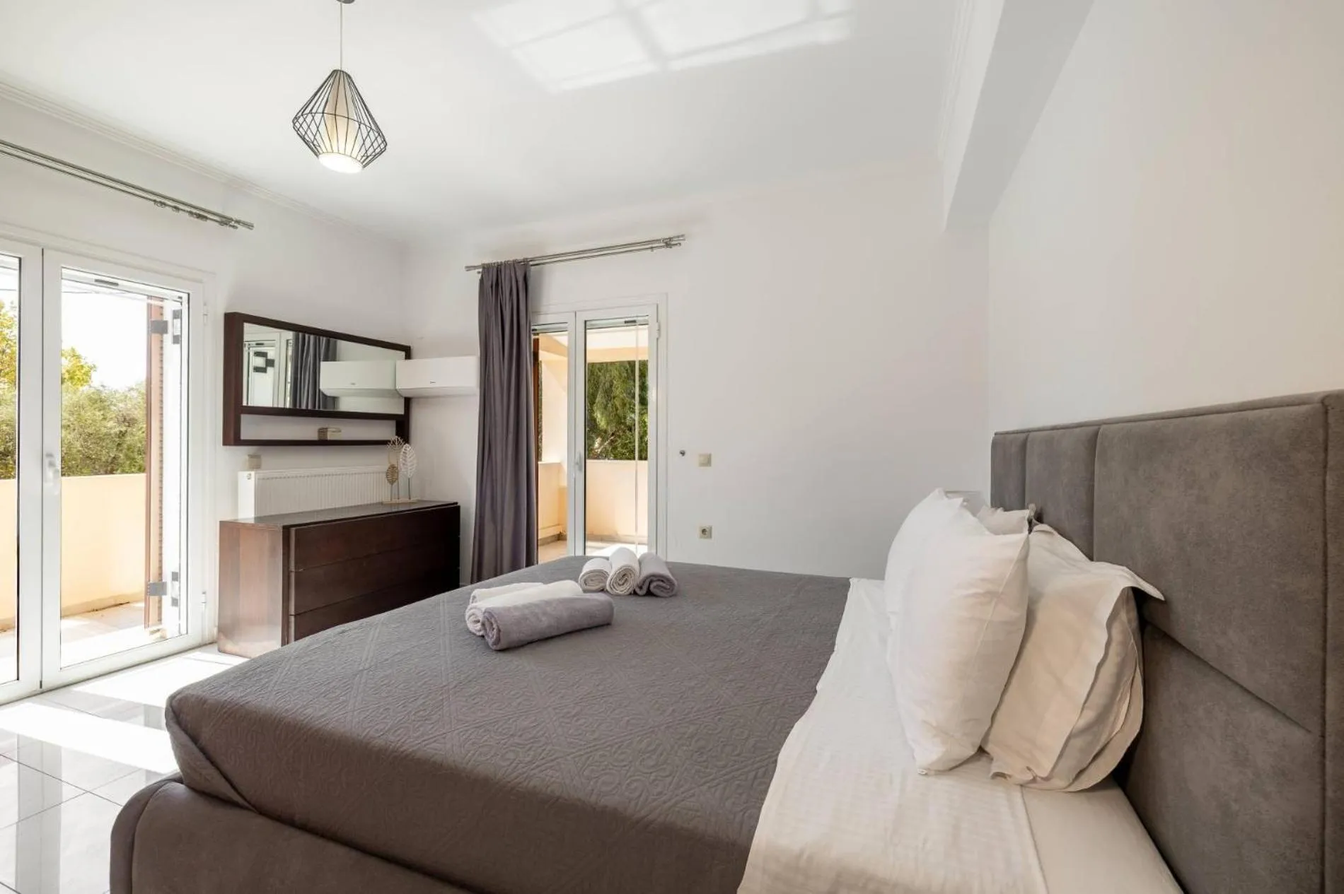 Bed in Leone Luxury Villas