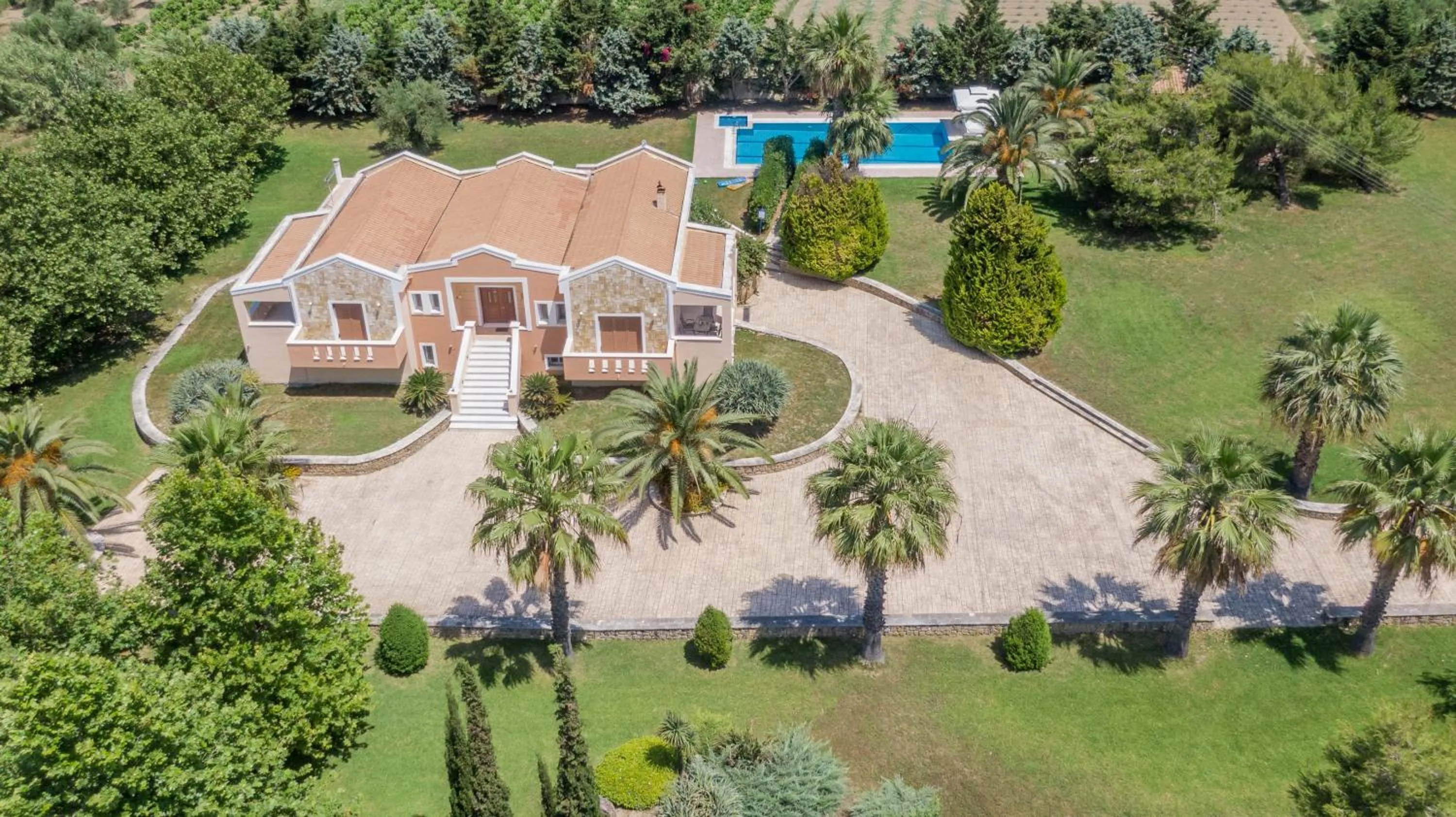 Leone Luxury Villas