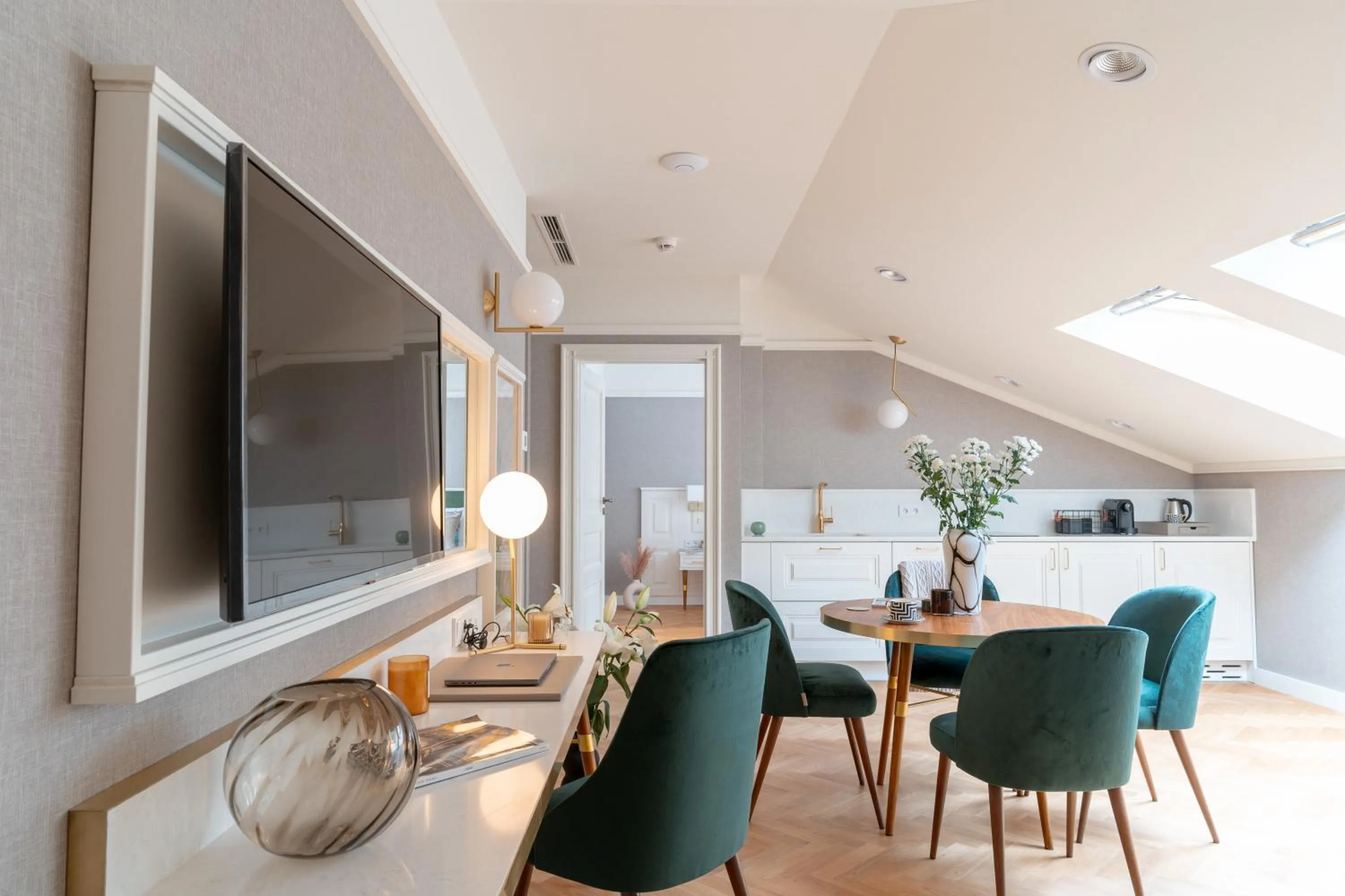 Communal lounge/ TV room in WillaWawel - LoftAffair Collection