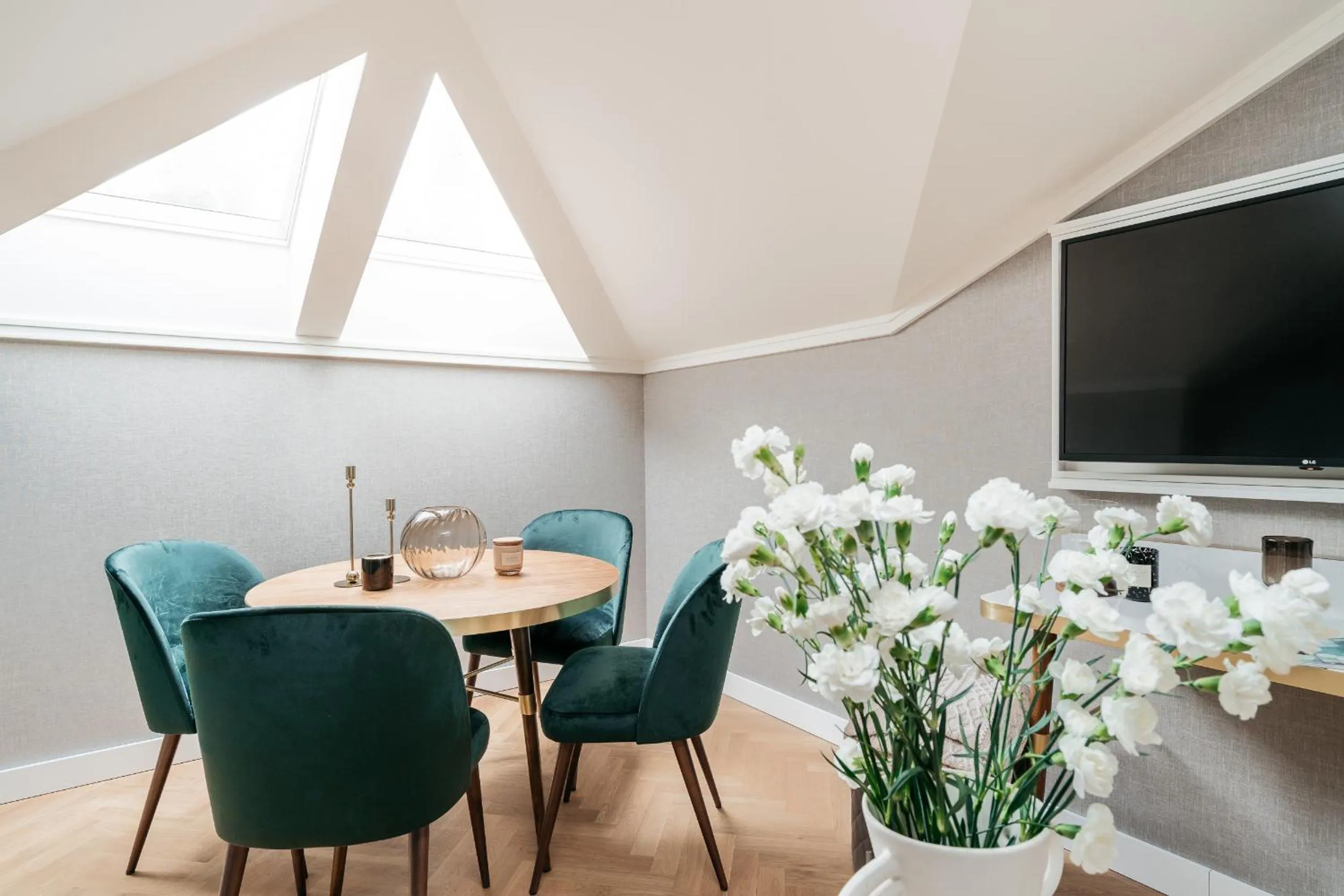 Communal lounge/ TV room in WillaWawel - LoftAffair Collection