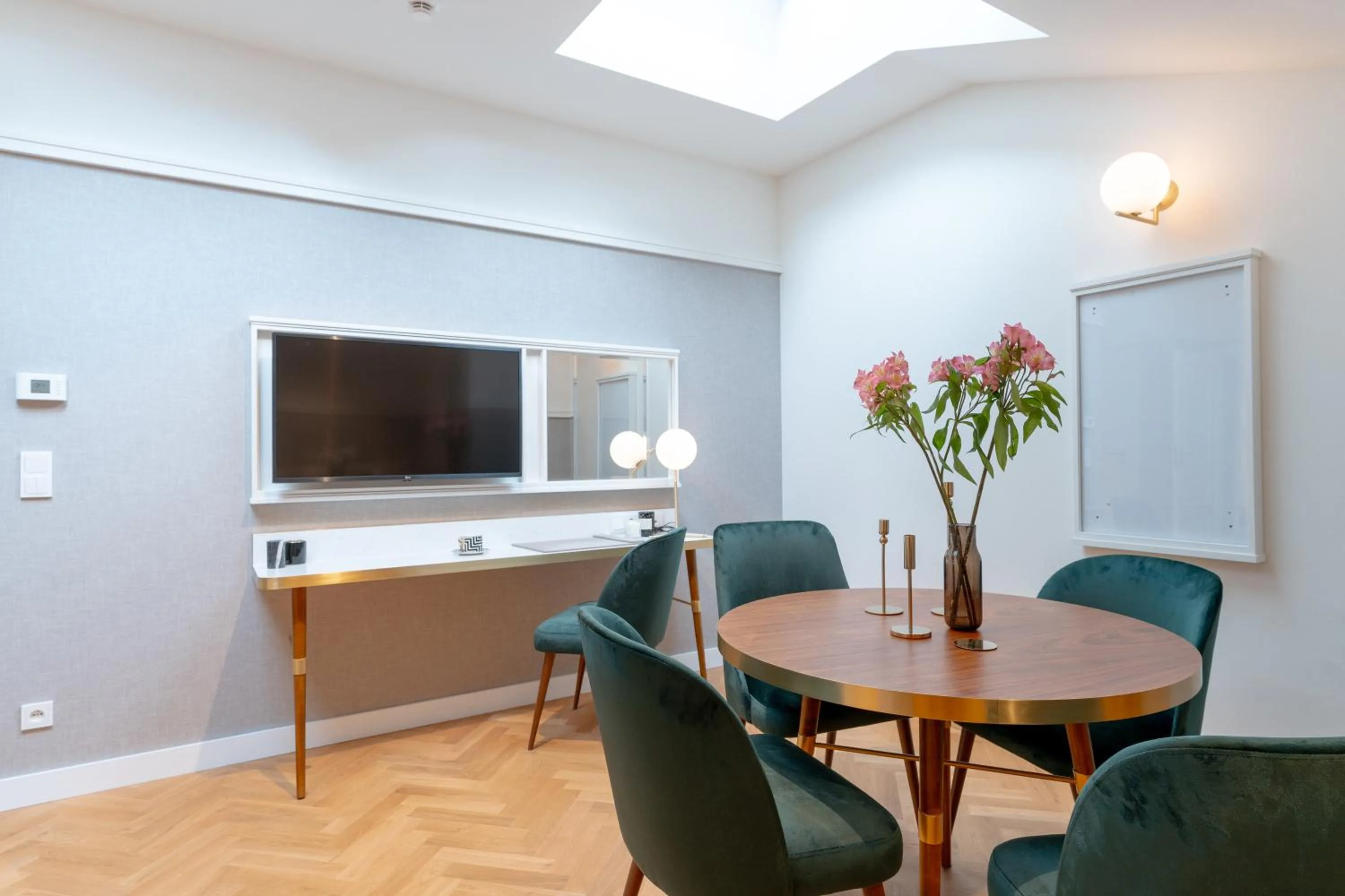 Communal lounge/ TV room in WillaWawel - LoftAffair Collection