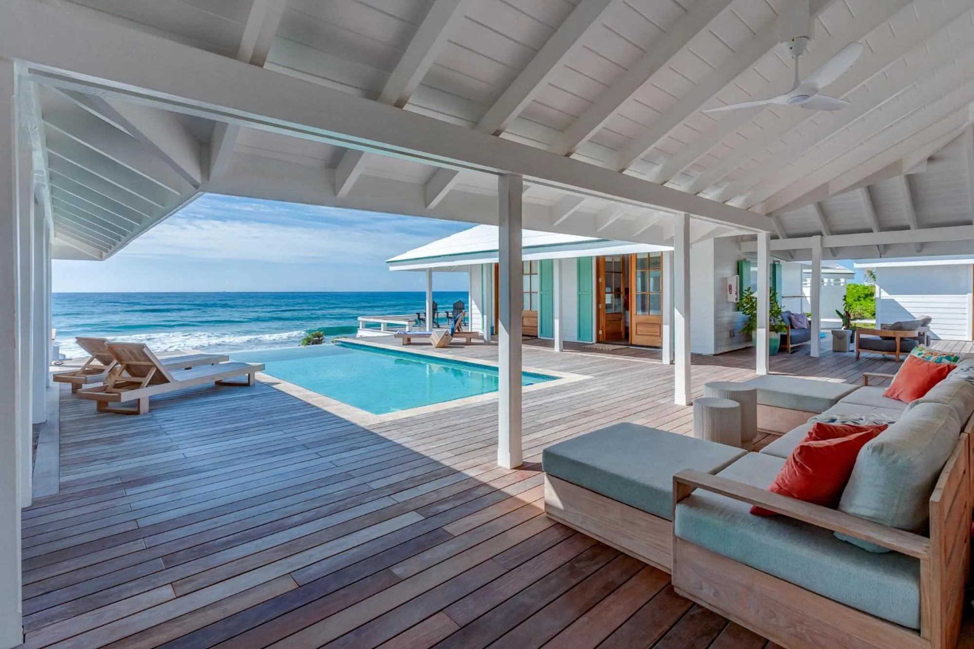 Swimming pool in Elbow Reef