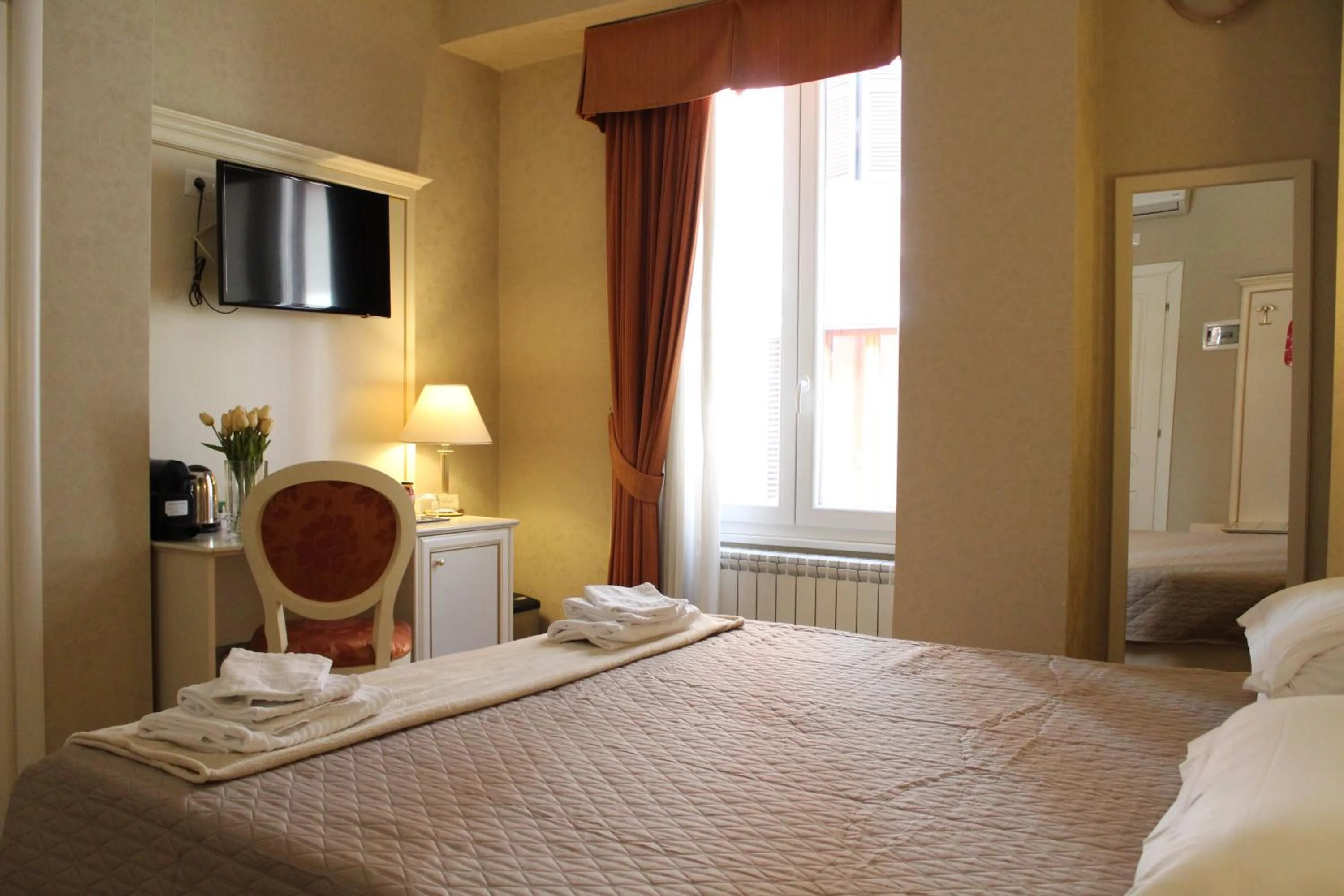 Photo of the whole room, Bed in Relais Bocca di Leone